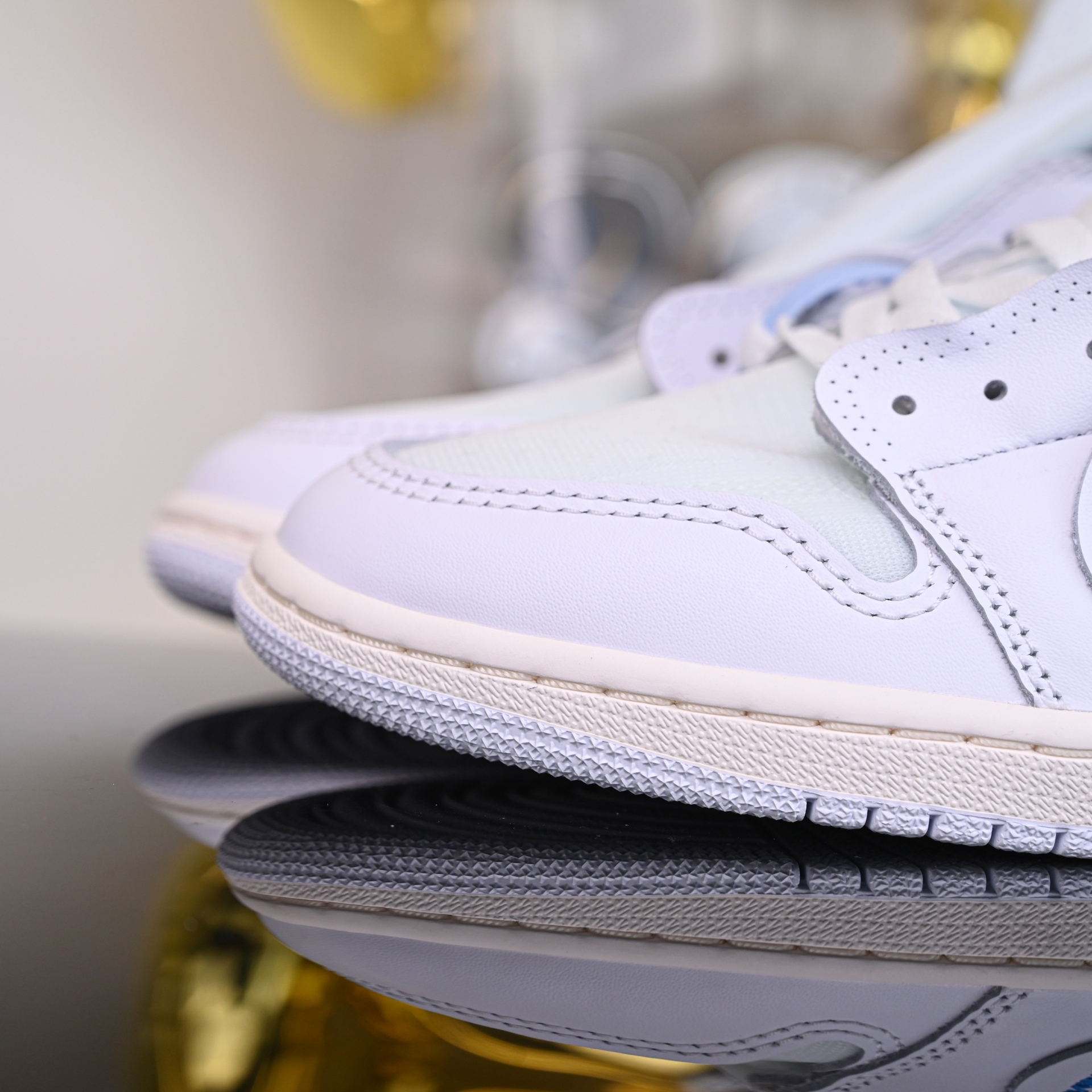 OFF-WHITE X AIR JORDAN 1 RETRO HIGH OG 'WHITE' 2018