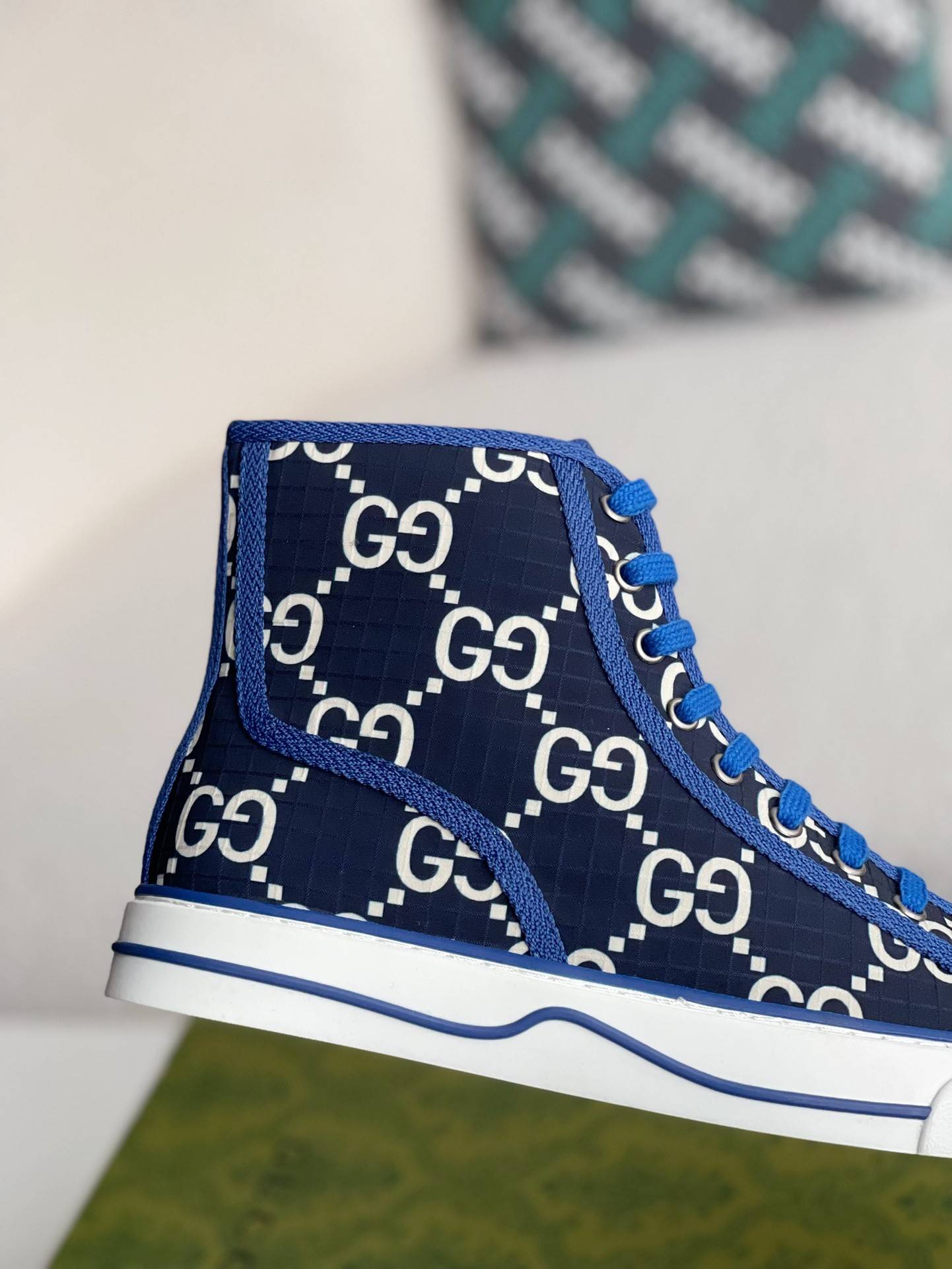 GU*IHigh-top shoes