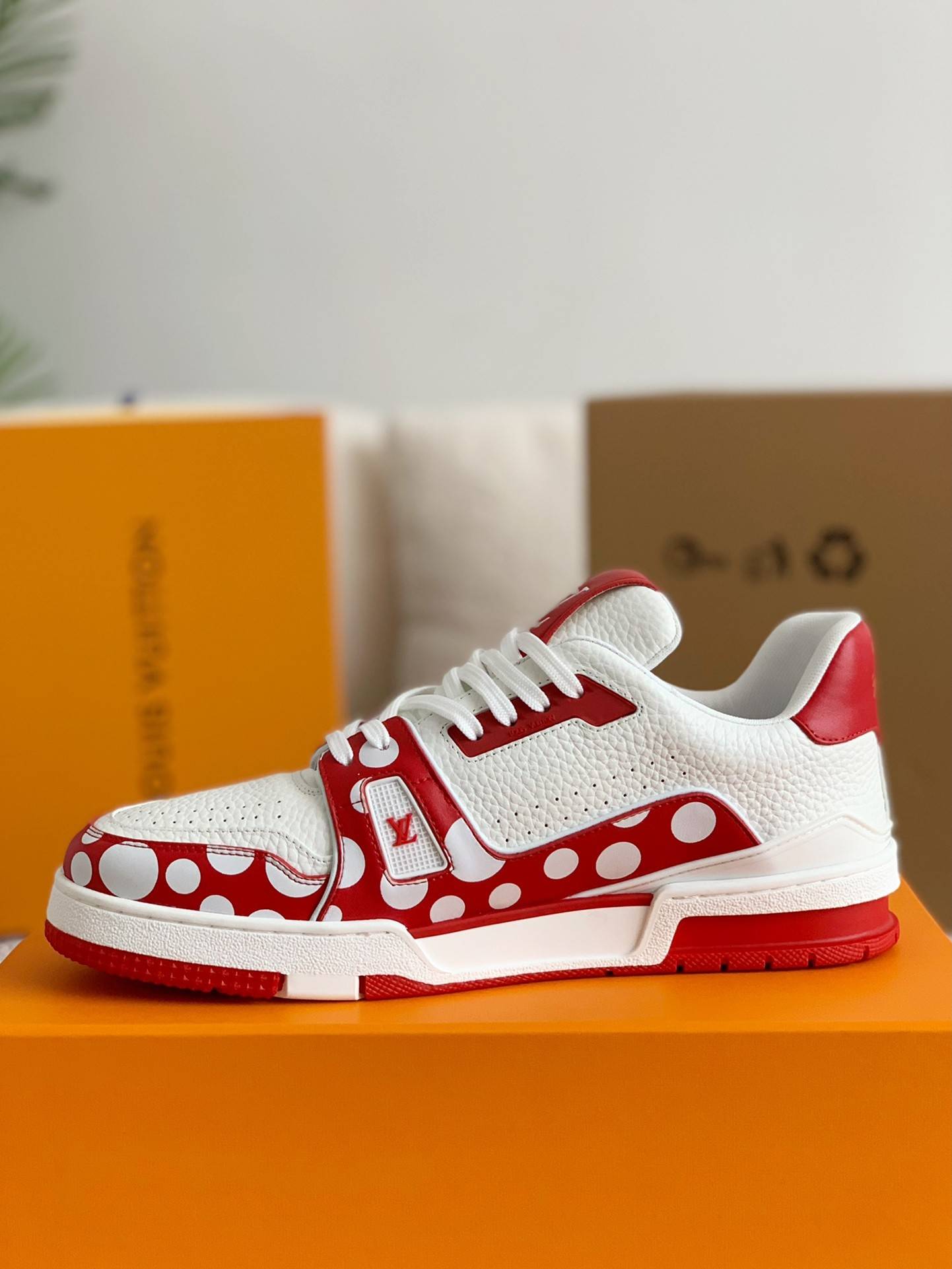 L*V TRAINER SNEAKERS