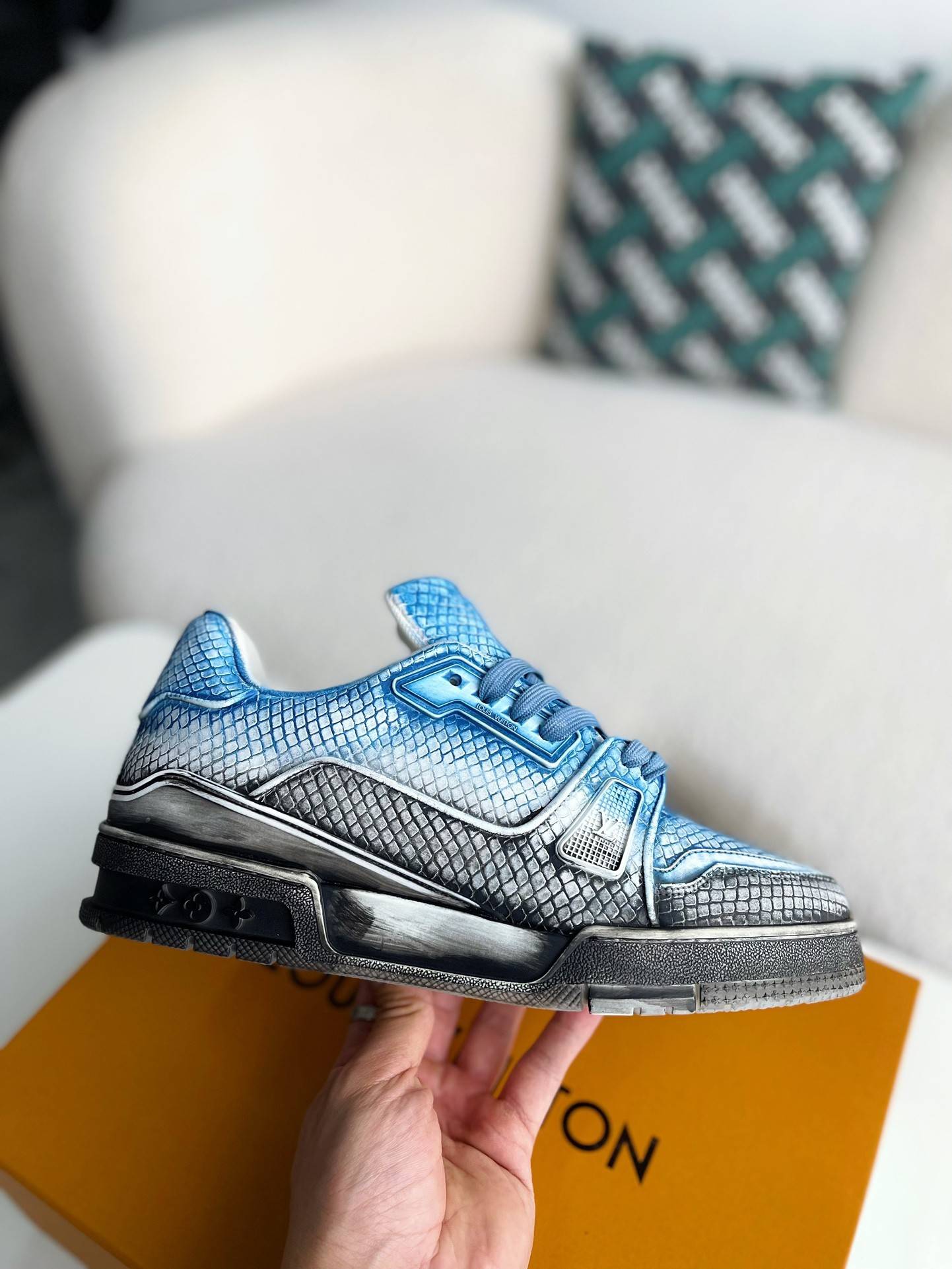 L*V TRAINER SNEAKERS