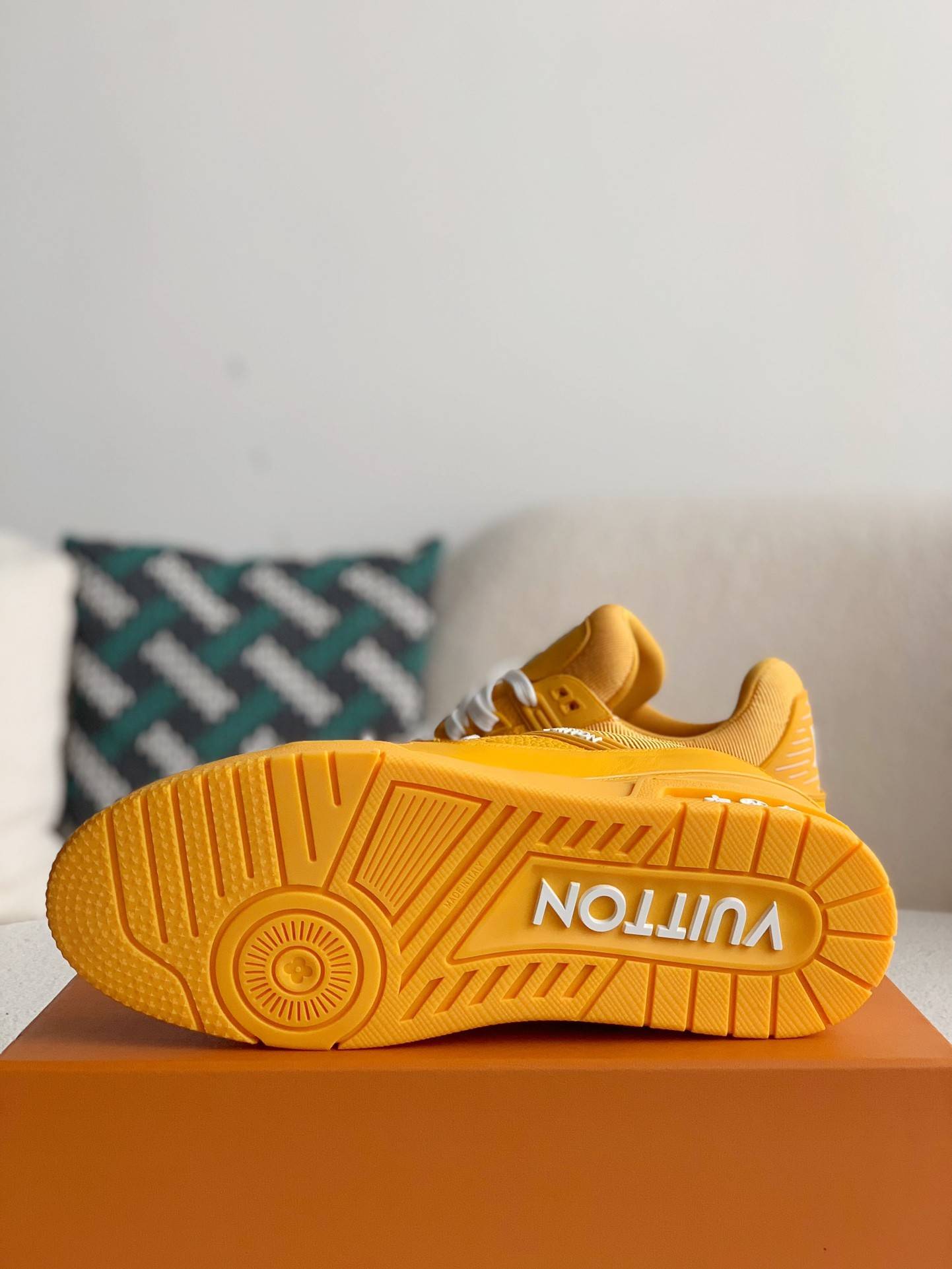 L*V TRAINER Sneakers