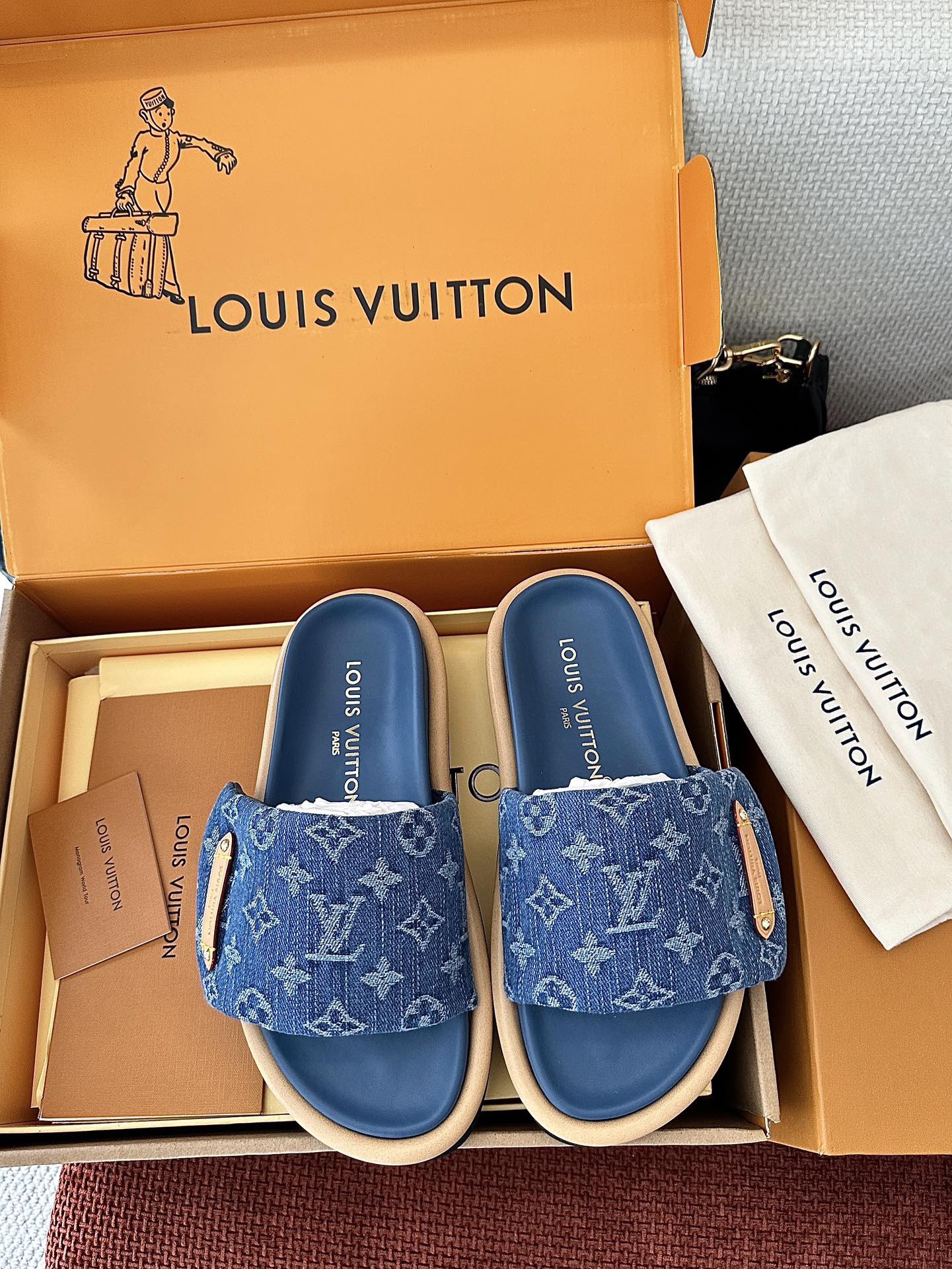 L*V Pool Pillow Flat Comfort