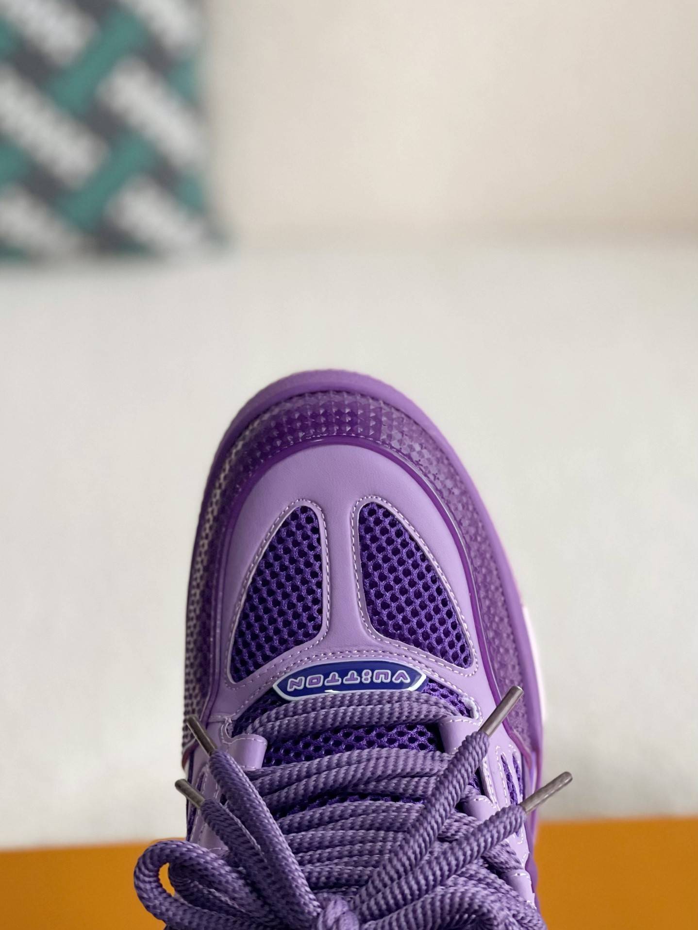 L*V RUNNER TATIC sneakers