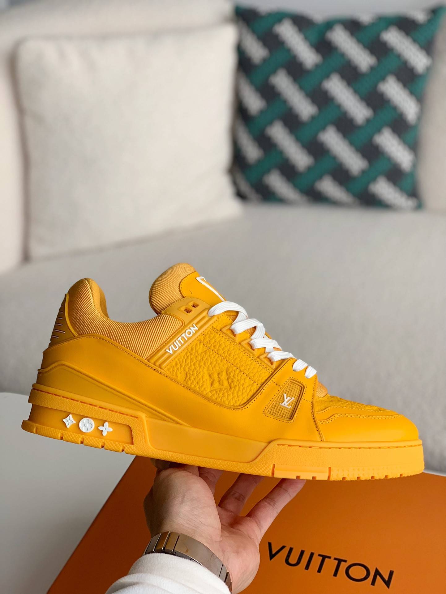 L*V TRAINER Sneakers