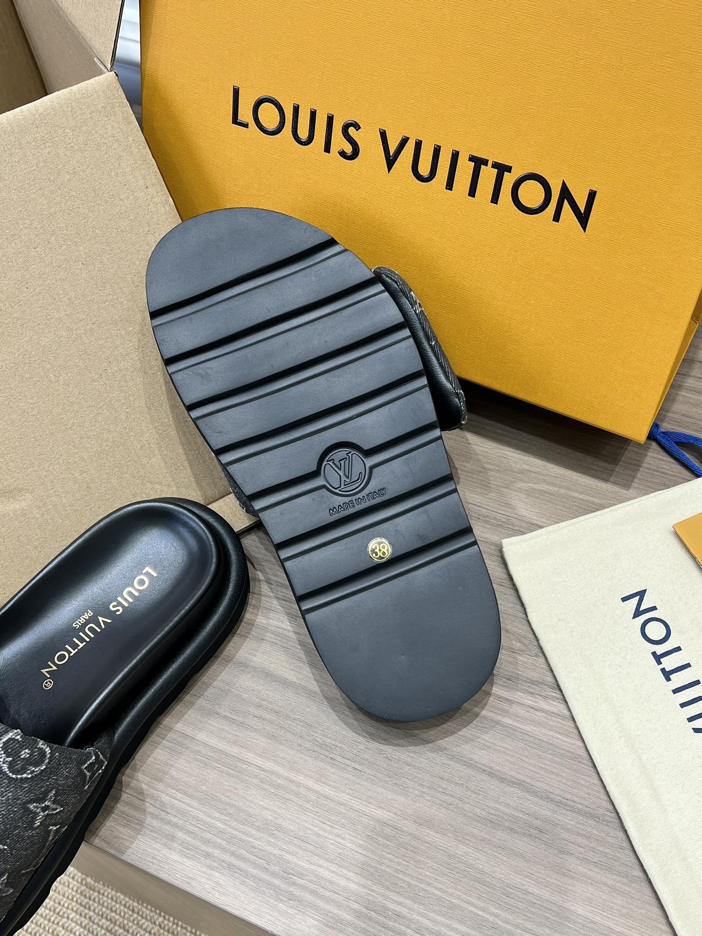 L*V Pool Pillow Flat Comfort