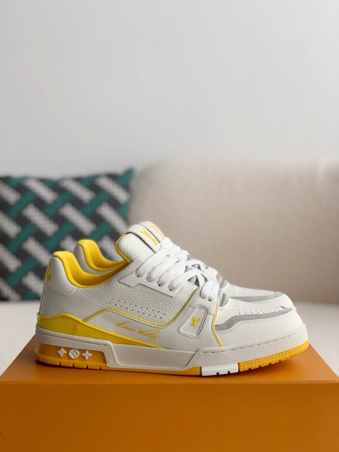 L*V TRAINER Sneakers