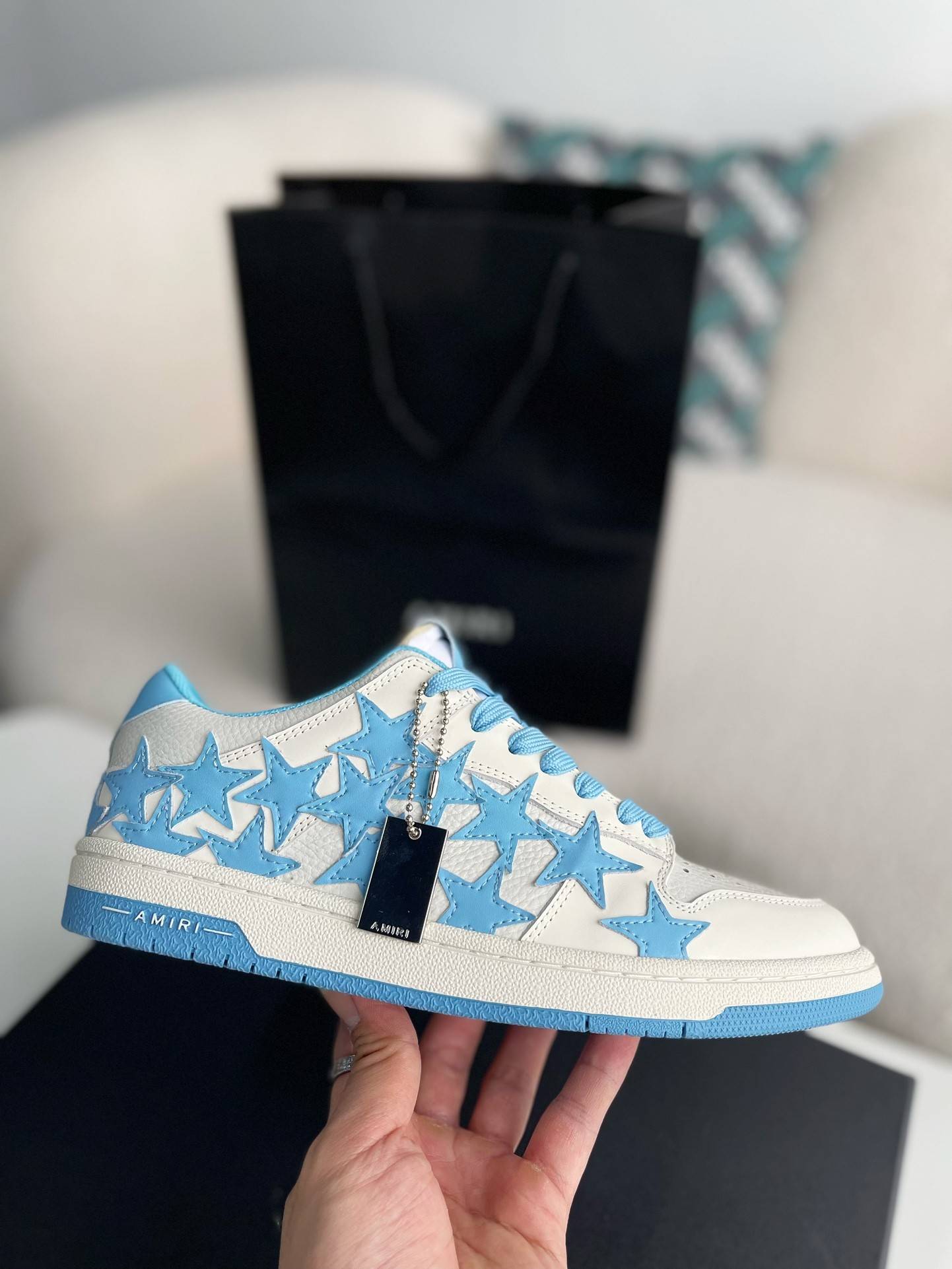A*RI Sneakers