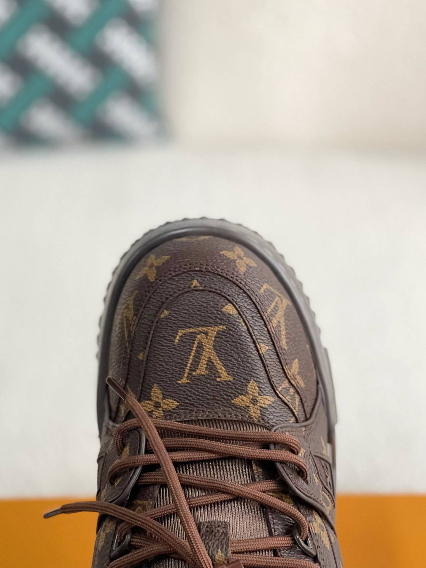 L*V TRAINER SNEAKERS