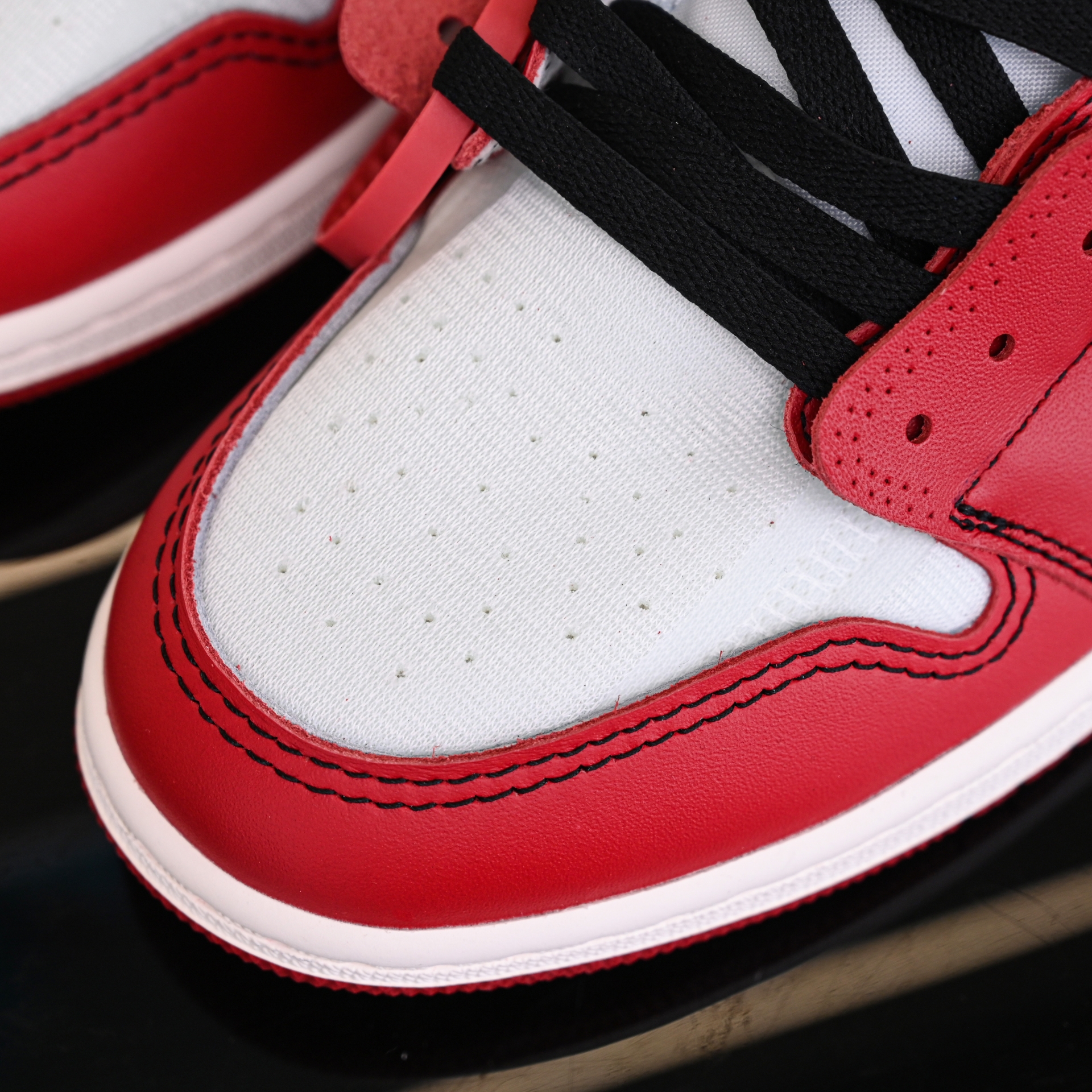 OFF-WHITE X AIR JORDAN 1 RETRO HIGH OG 'CHICAGO'