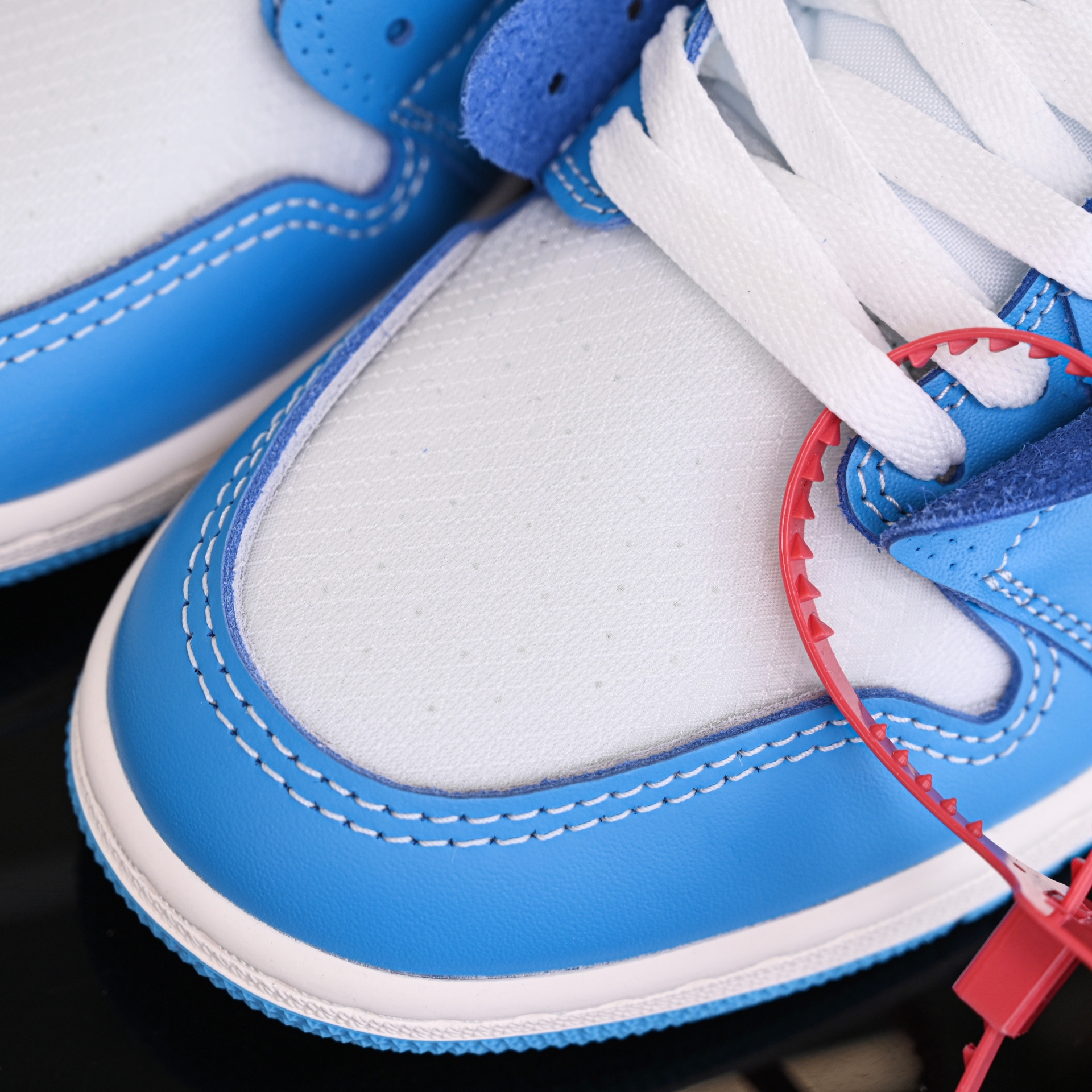 OFF-WHITE X AIR JORDAN 1 RETRO HIGH OG 'UNC'