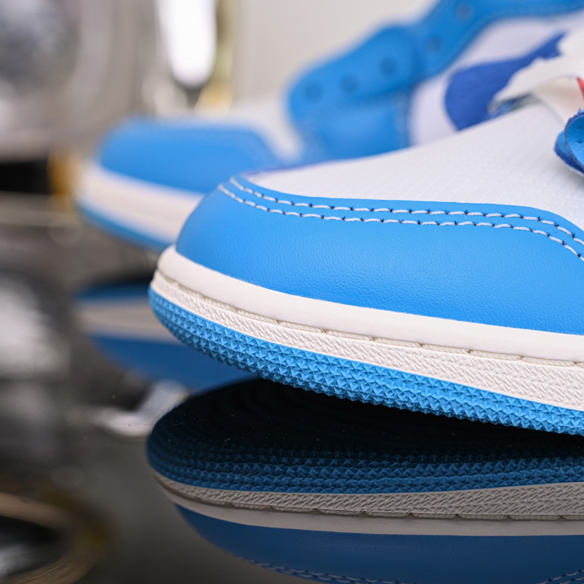 OFF-WHITE X AIR JORDAN 1 RETRO HIGH OG 'UNC'