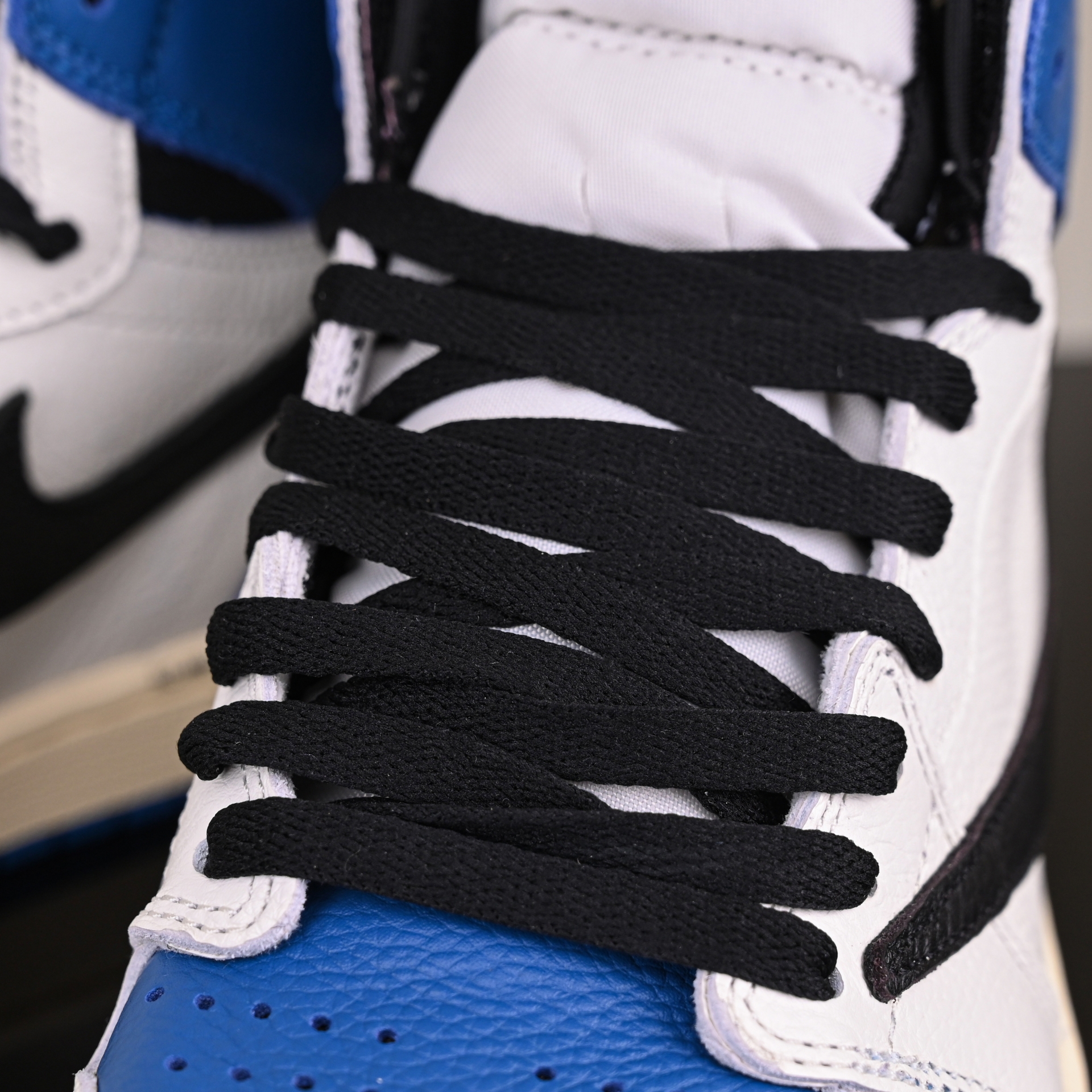 FRAGMENT DESIGN X TRAVIS SCOTT X AIR JORDAN 1 RETRO HIGH DH3277-105