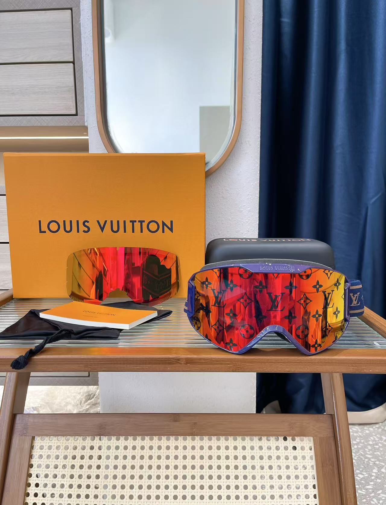 Louis Vuitton's new ski goggl es