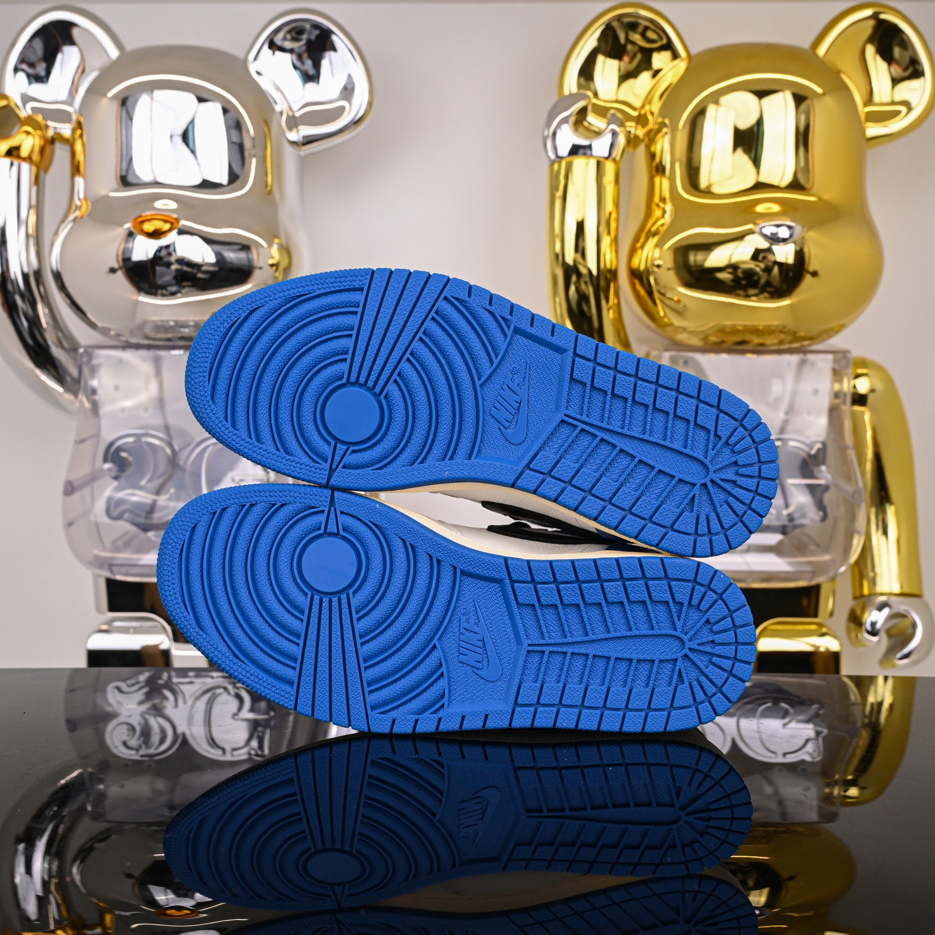 FRAGMENT DESIGN X TRAVIS SCOTT X AIR JORDAN 1 RETRO HIGH DH3277-105