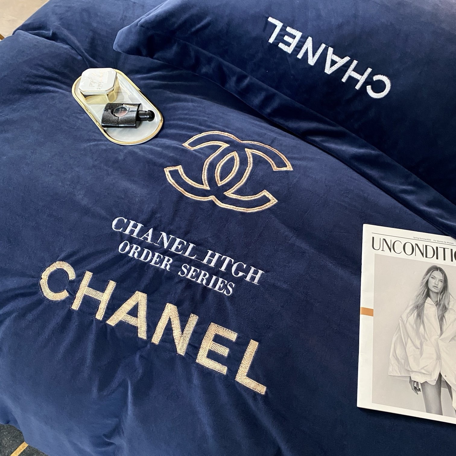 Bedding-Chanel four-piece s et