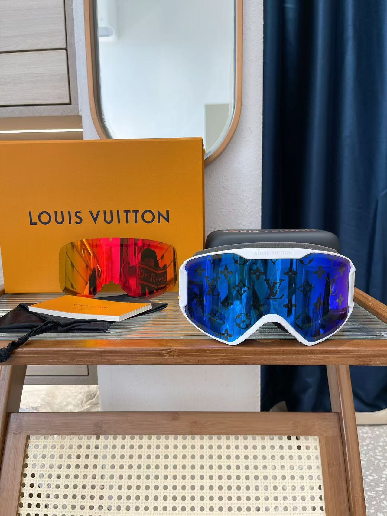 Louis Vuitton's new ski goggl es