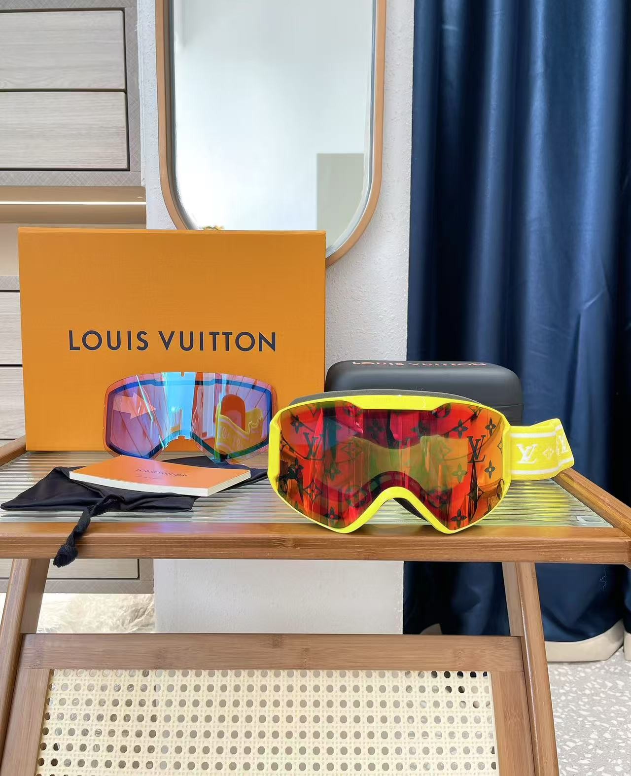 Louis Vuitton's new ski goggl es