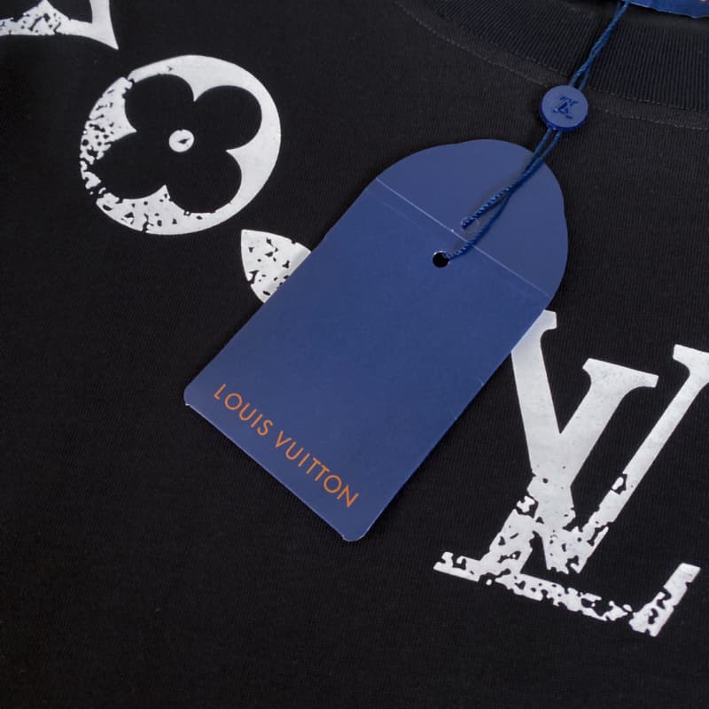 Classic Necklace T-shirt