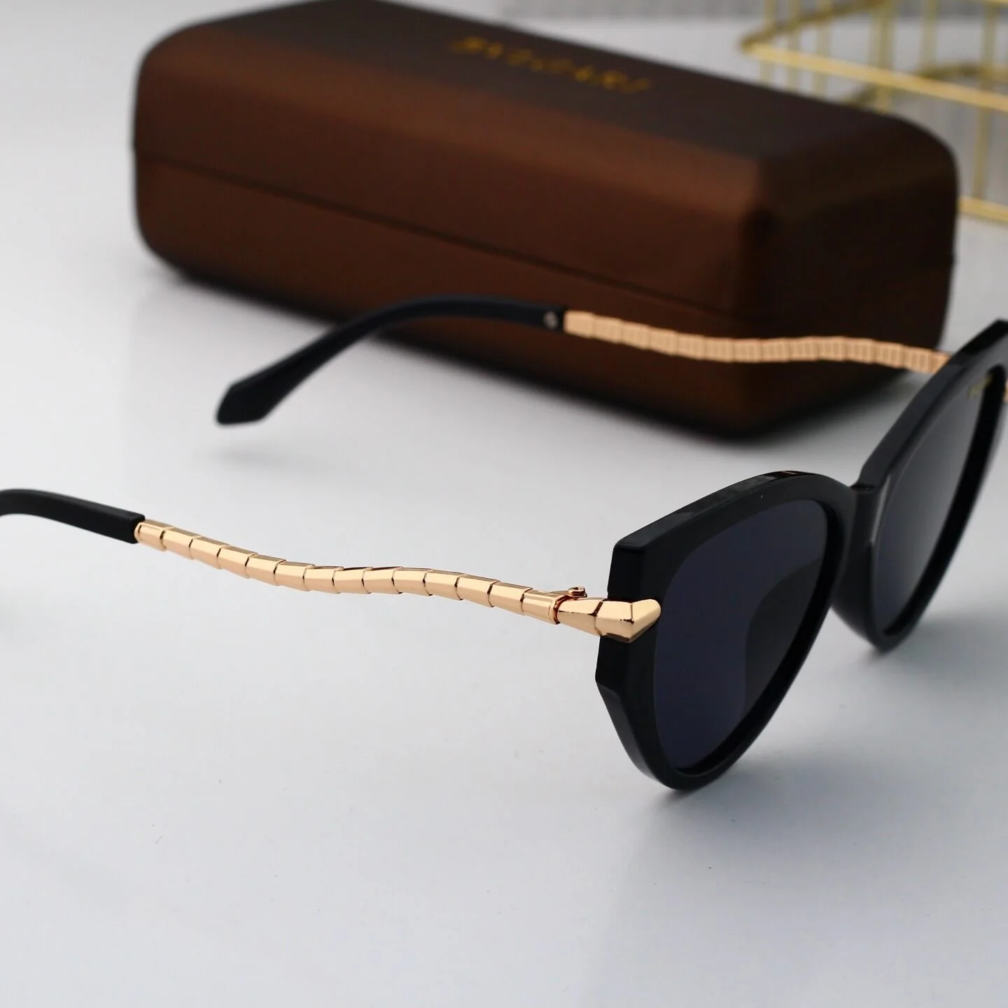Retro Chic Slightly Curved Temple Cat Eye Sunglasses