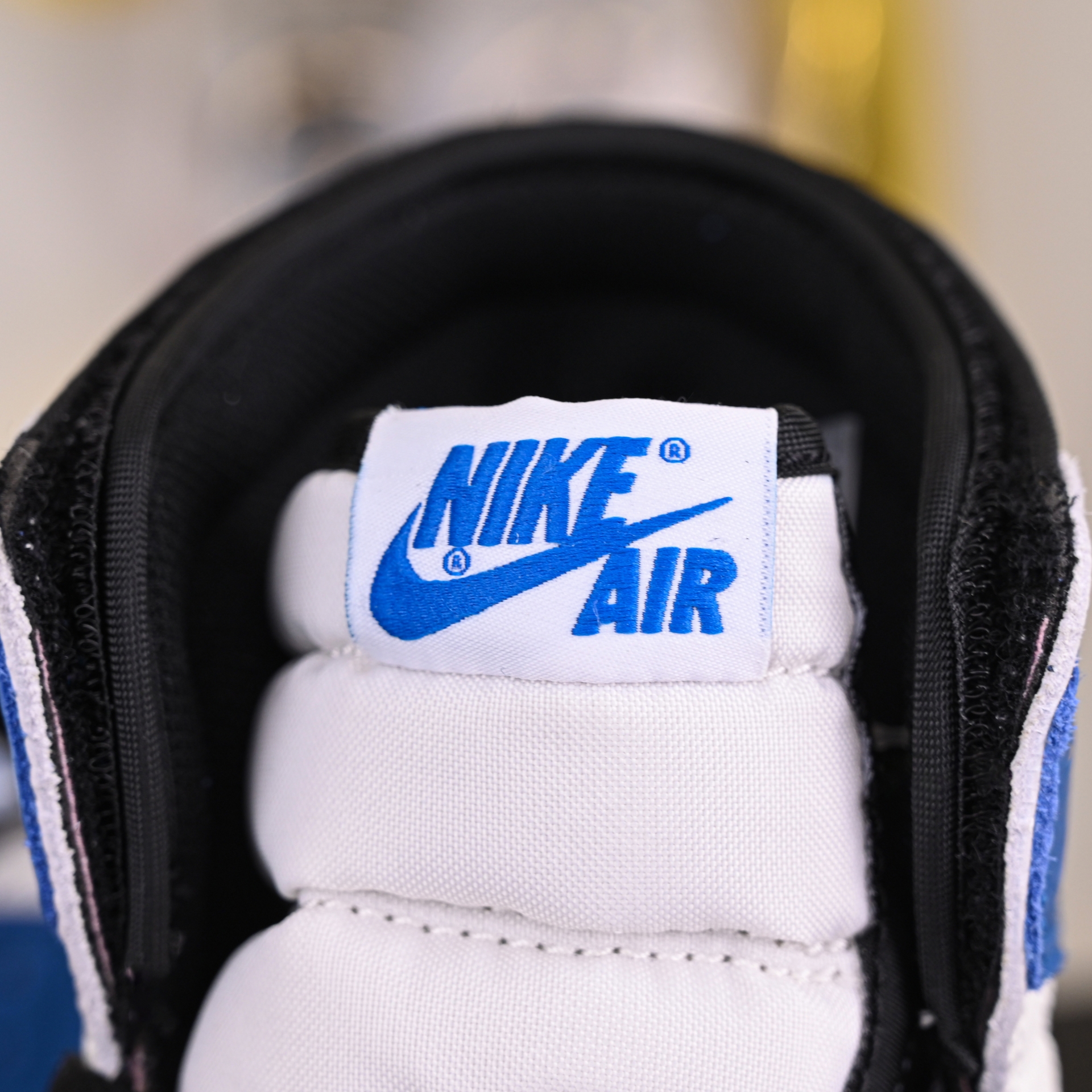 FRAGMENT DESIGN X TRAVIS SCOTT X AIR JORDAN 1 RETRO HIGH DH3277-105