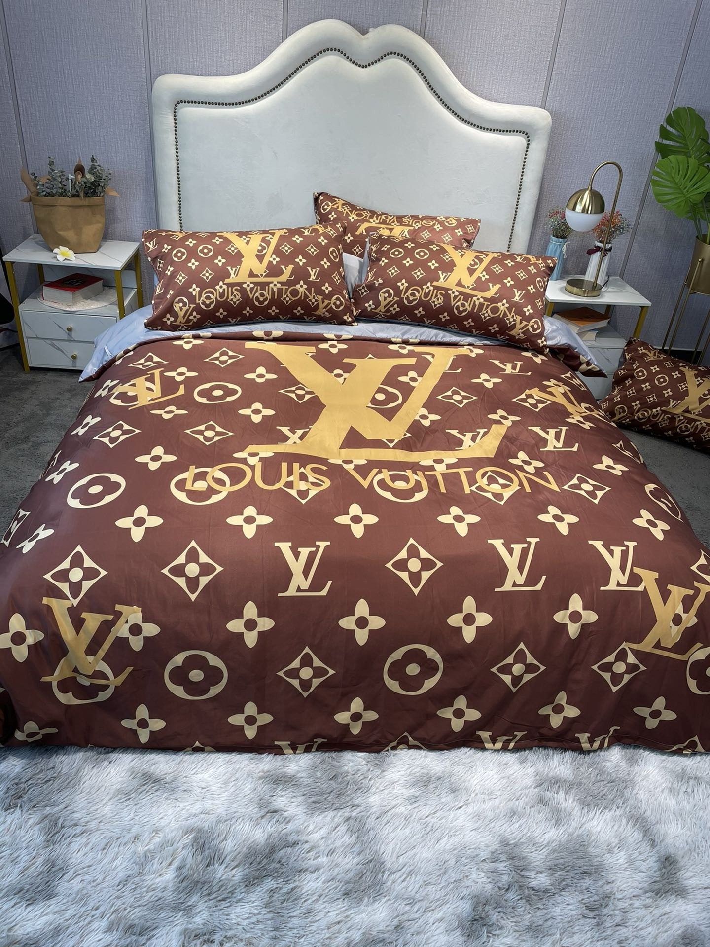 Bedding-Louis Vuitton four-p iece set