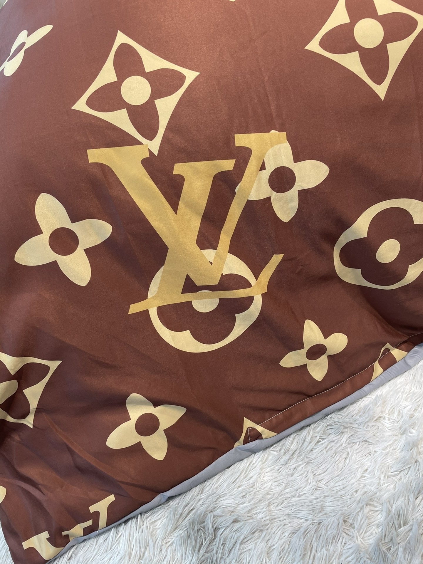 Bedding-Louis Vuitton four-p iece set