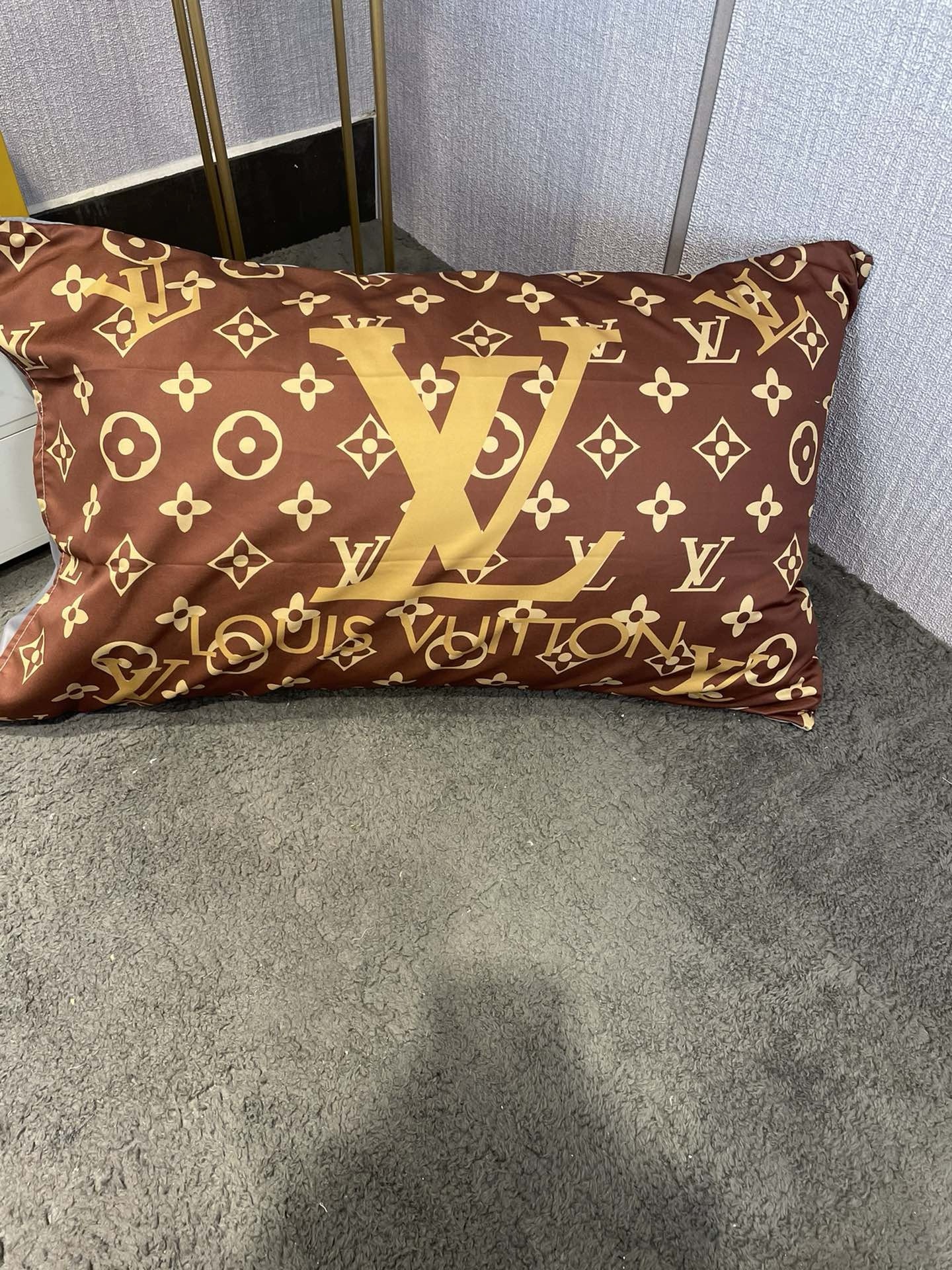 Bedding-Louis Vuitton four-p iece set