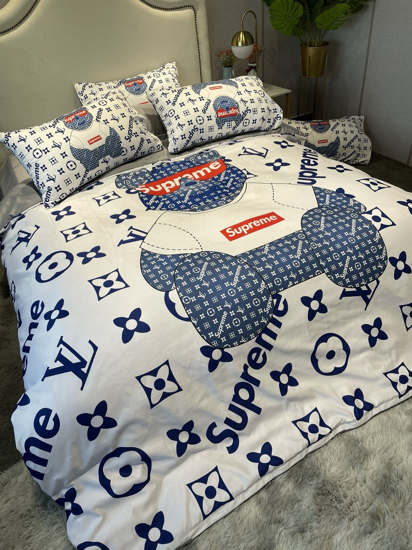 Bedding-LV&Superme four-p iece set