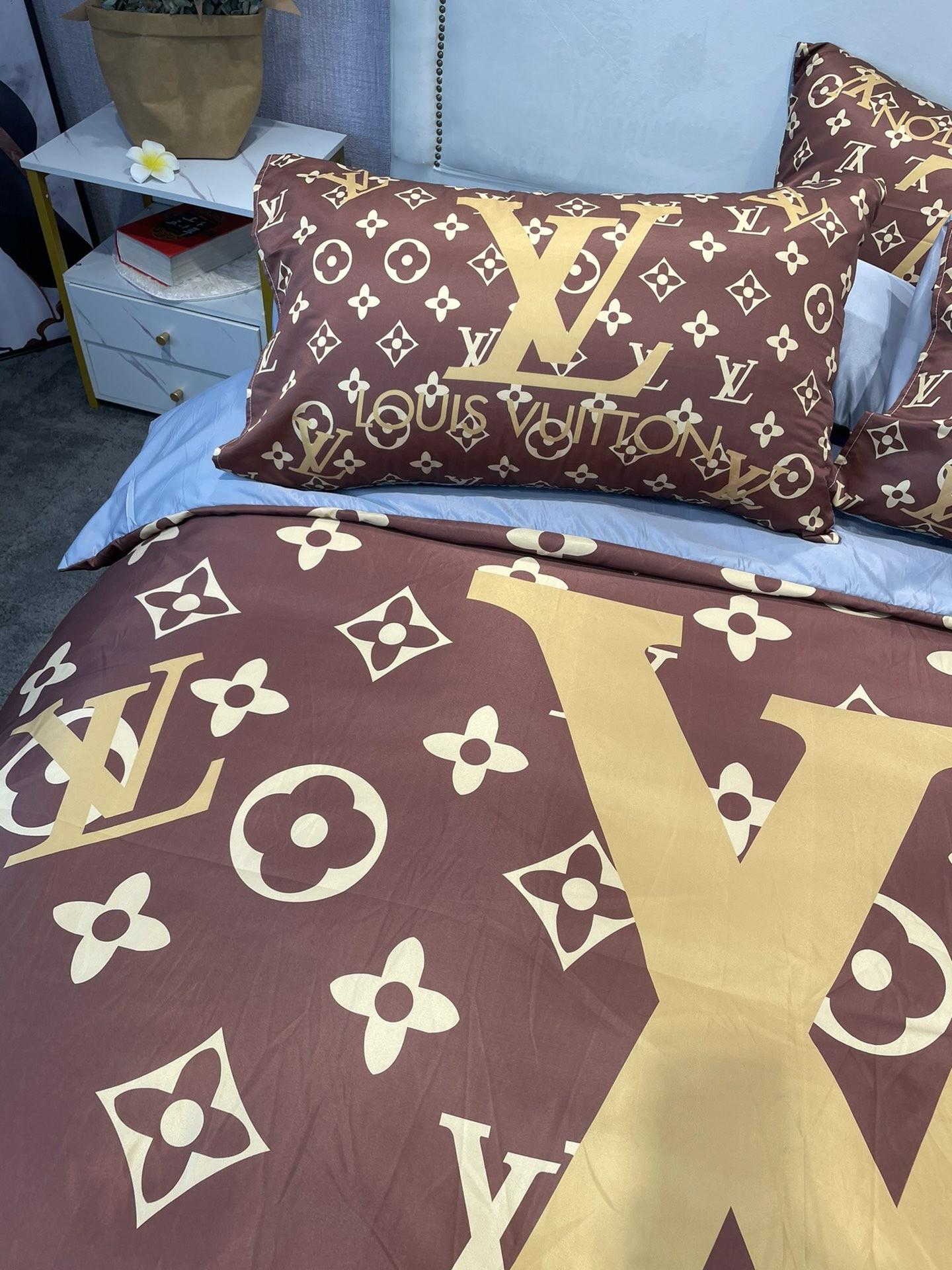 Bedding-Louis Vuitton four-p iece set
