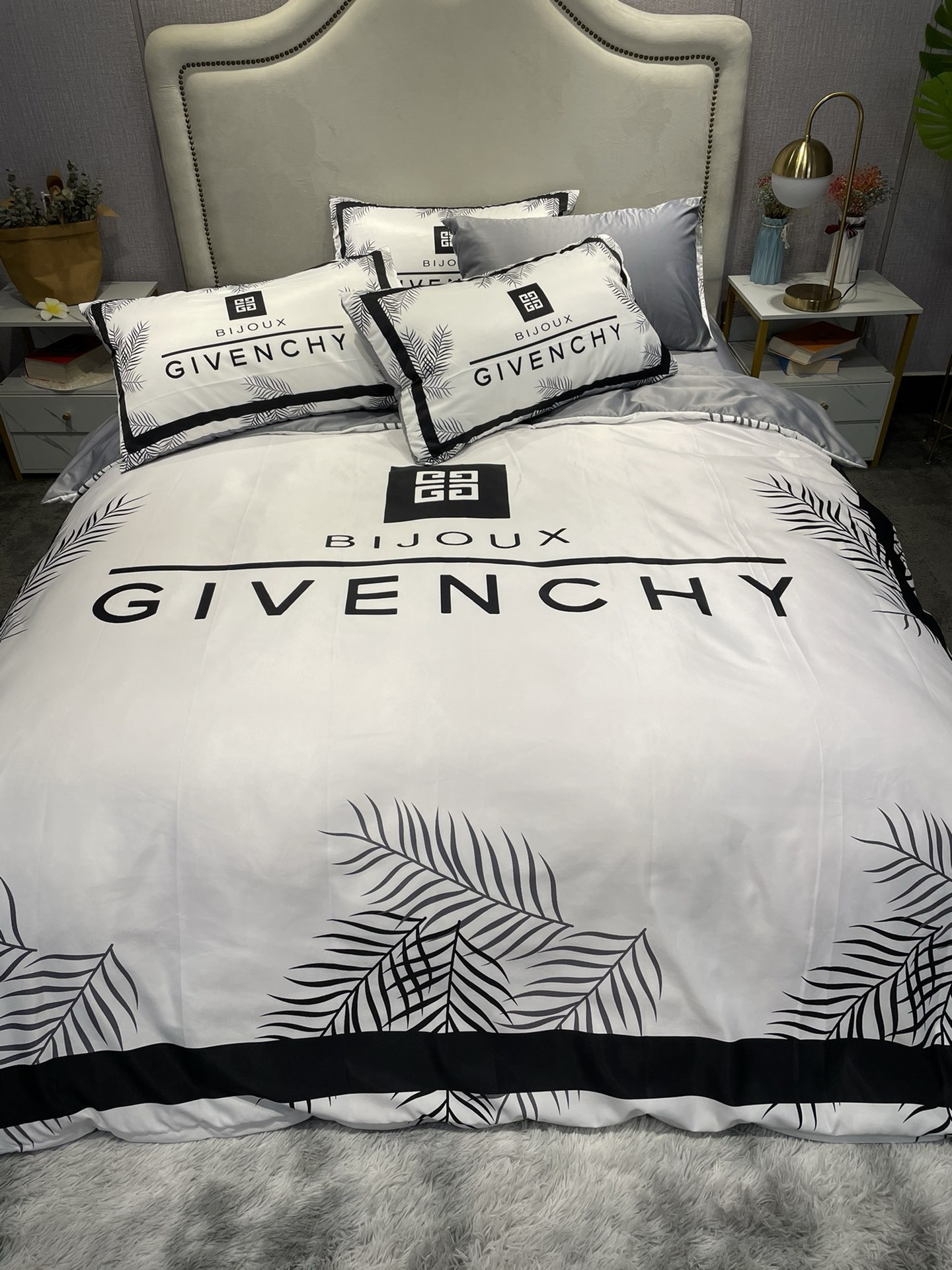 Bedding-GIVENCHY four-piec e set