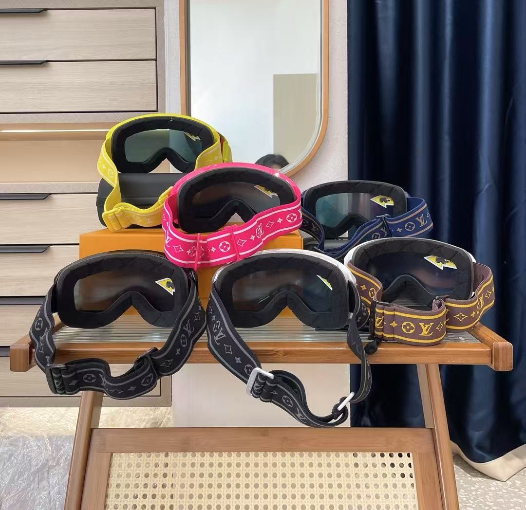 Louis Vuitton's new ski goggl es