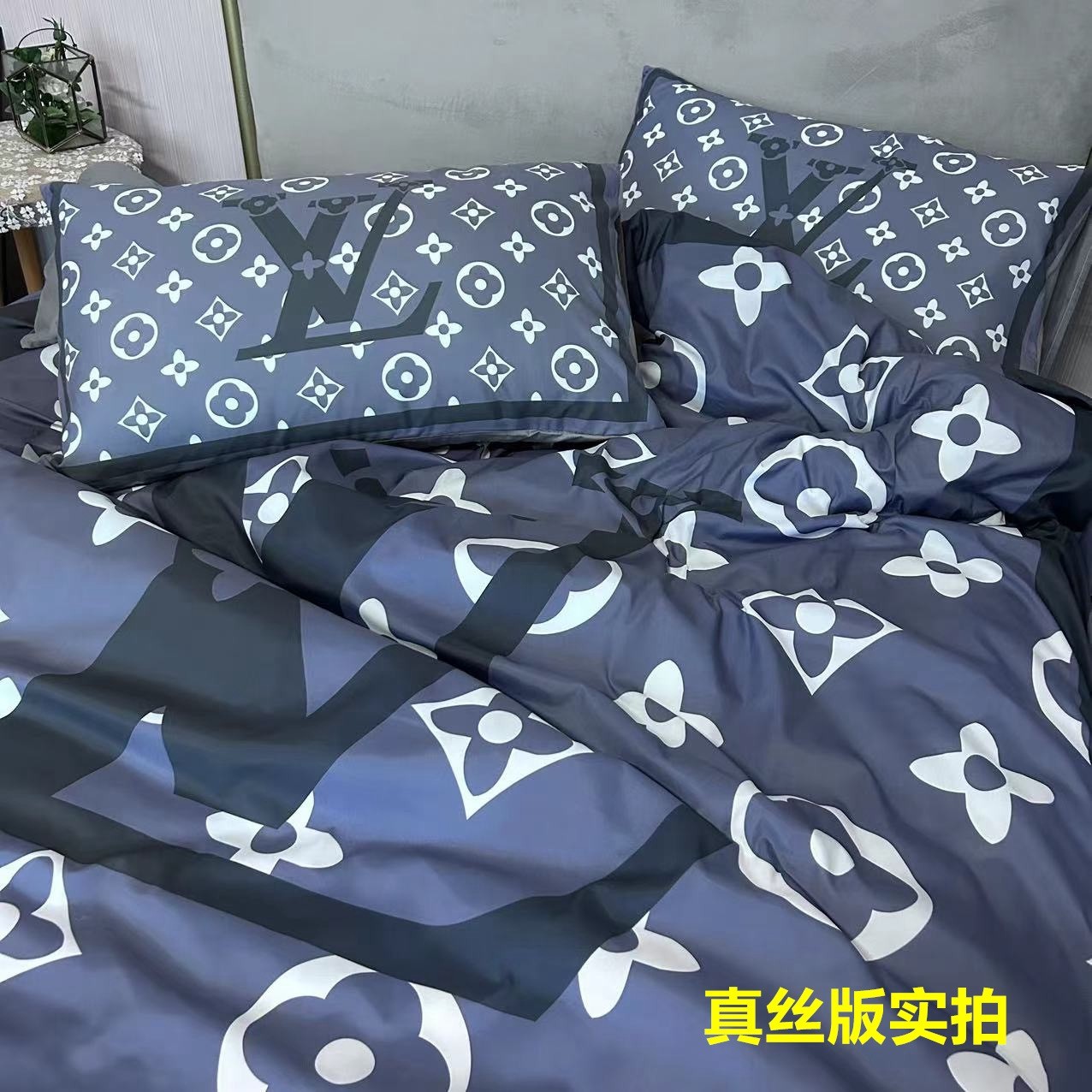 Bedding-Louis Vuitton four-p iece set
