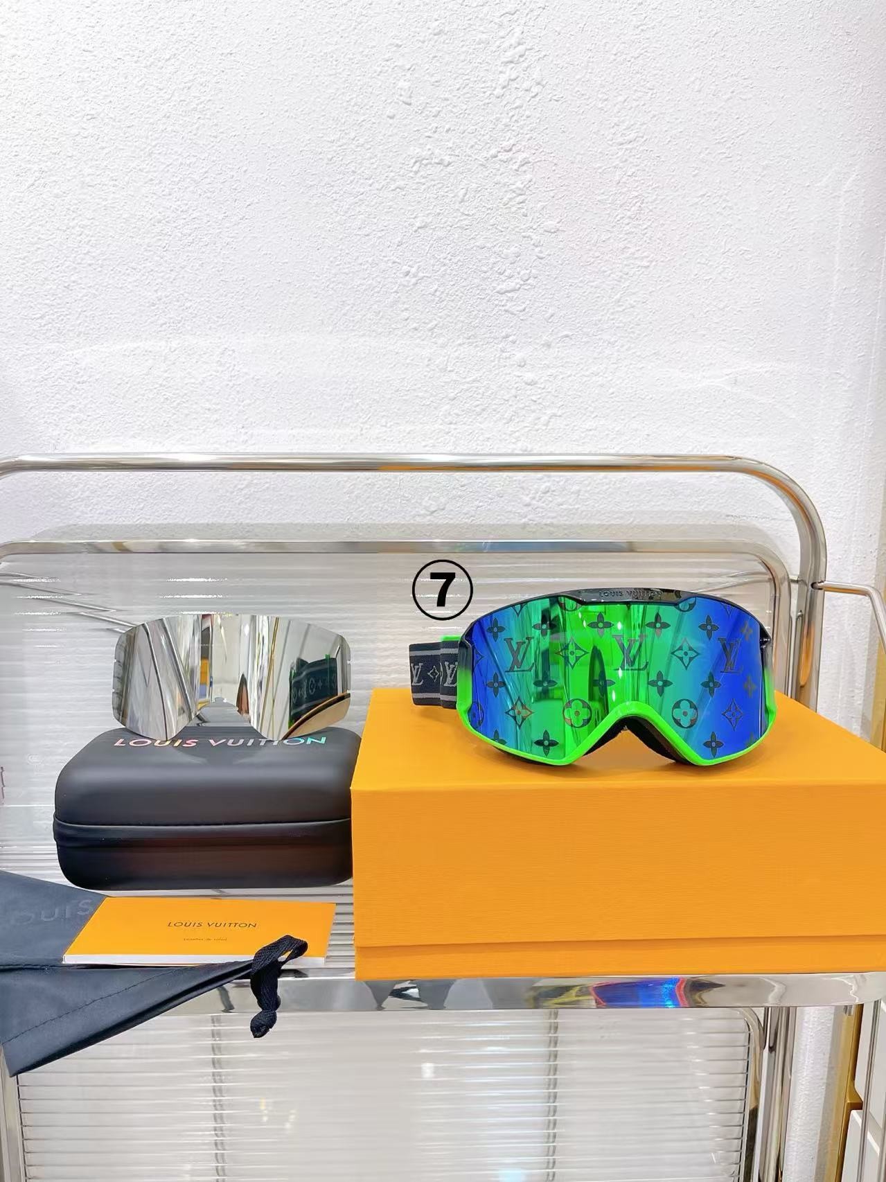 Louis Vuitton's new ski goggl es