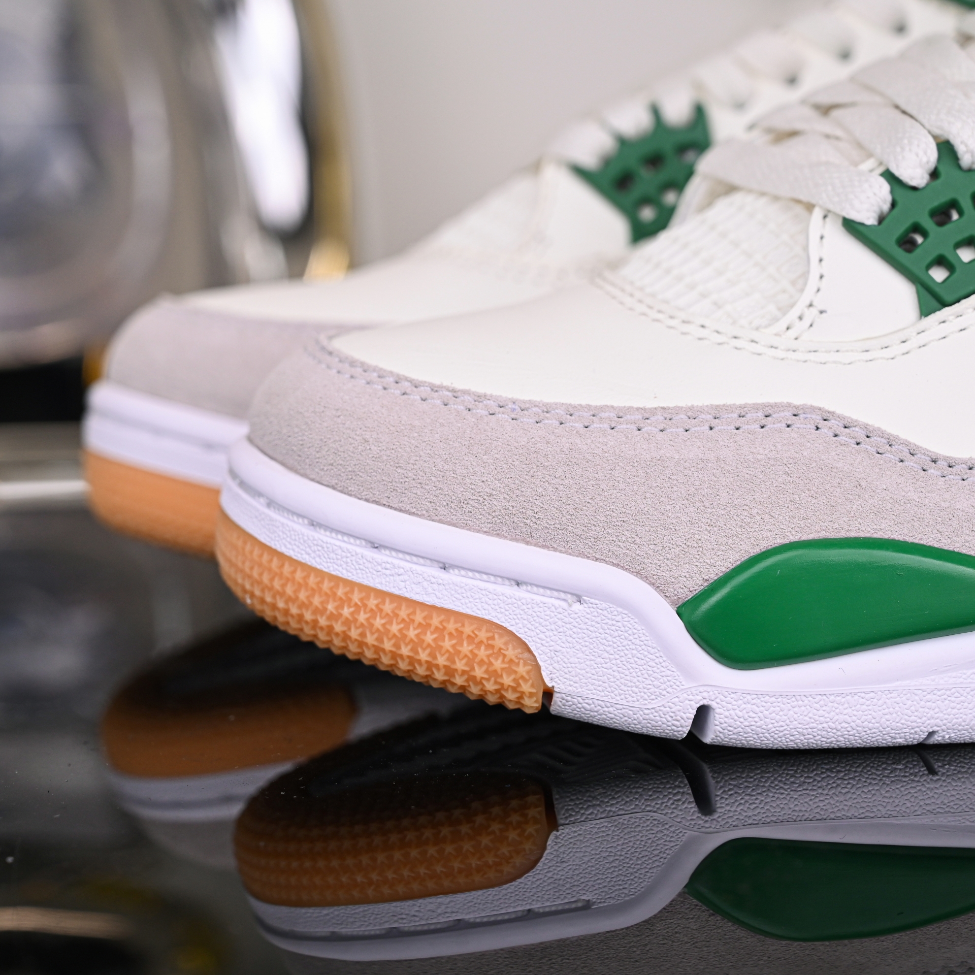 NIKE SB X AIR JORDAN 4 RETRO 'PINE GREEN' DR5415-103