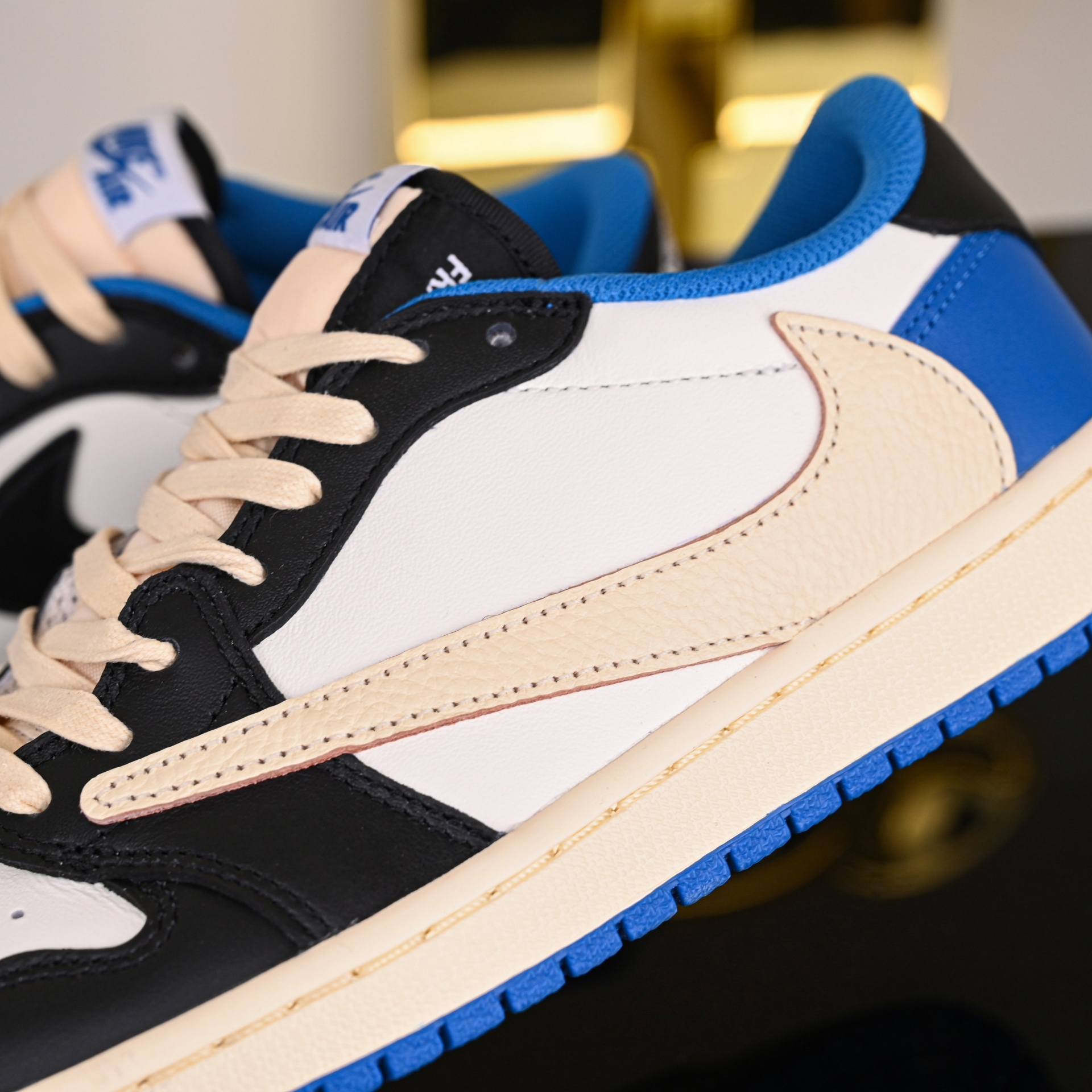 FRAGMENT DESIGN X TRAVIS SCOTT X AIR JORDAN 1 LOW DM7866-140
