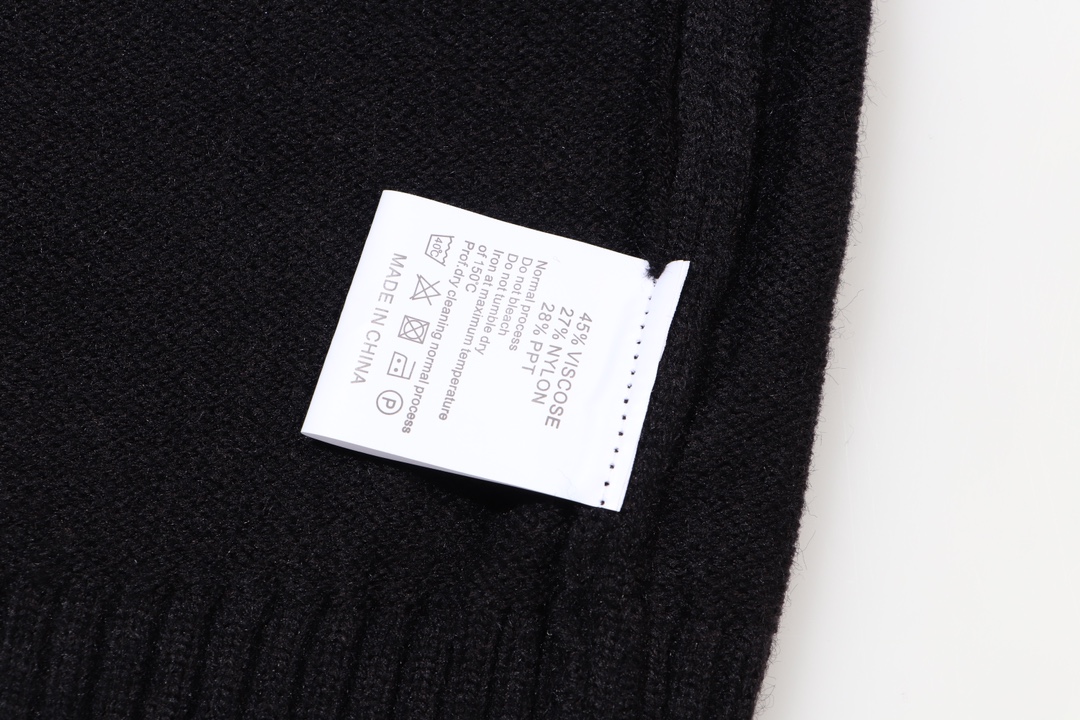 Supreme Embroidered Letter Logo Crewneck Wool Knit Sweater