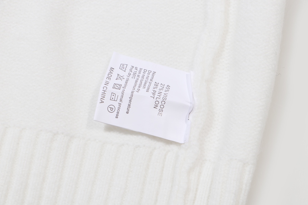 Supreme Embroidered Letter Logo Crewneck Wool Knit Sweater