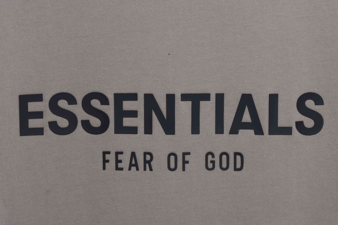 Essentials back silicone letter short sleeve