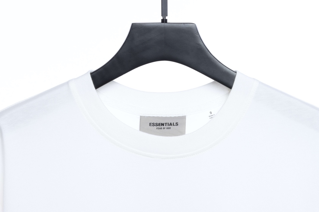 Essentials back silicone letter short sleeve