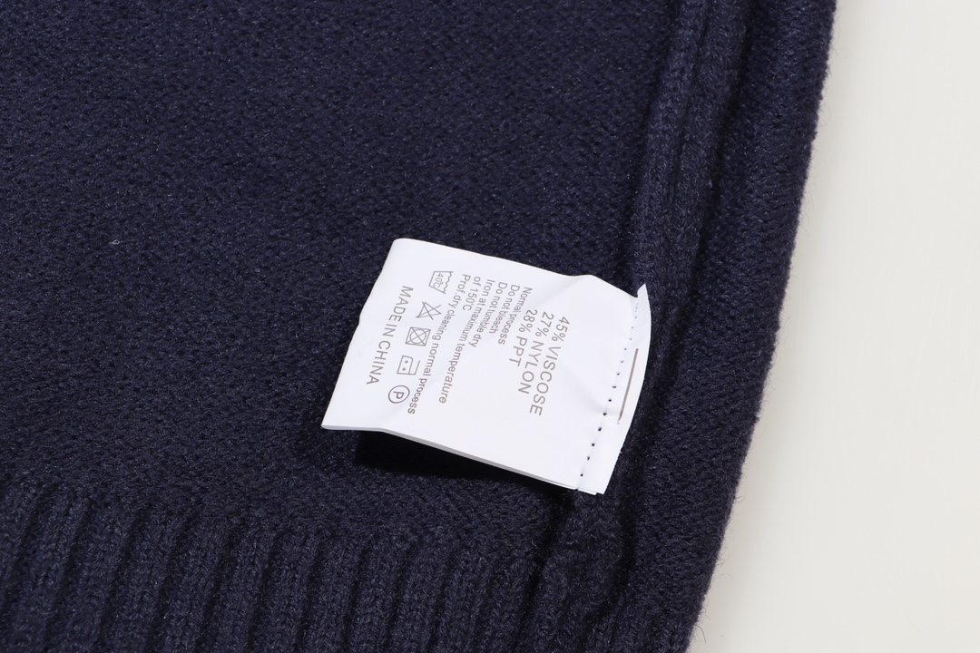 Supreme Embroidered Letter Logo Crewneck Wool Knit Sweater