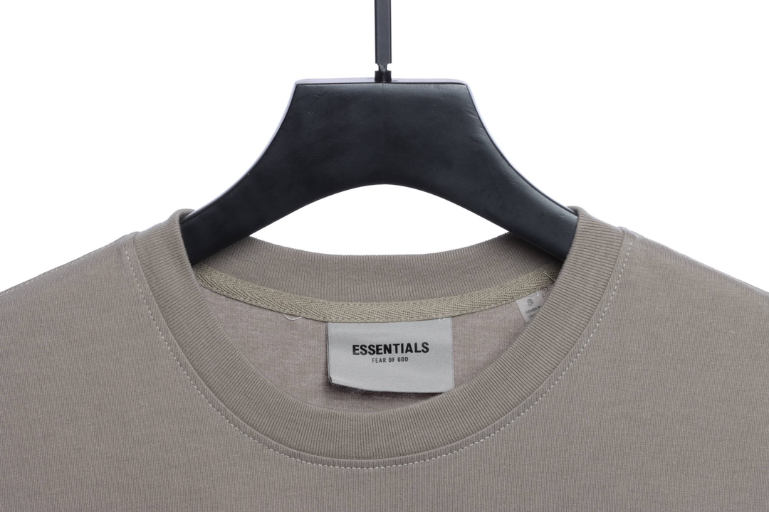 Essentials back silicone letter short sleeve