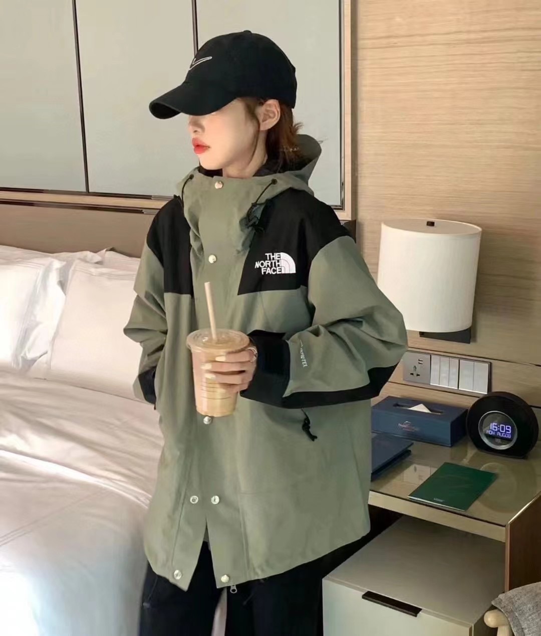 The North Face 1990 Mountain Gore-Tex Tech Jacket Tea Green