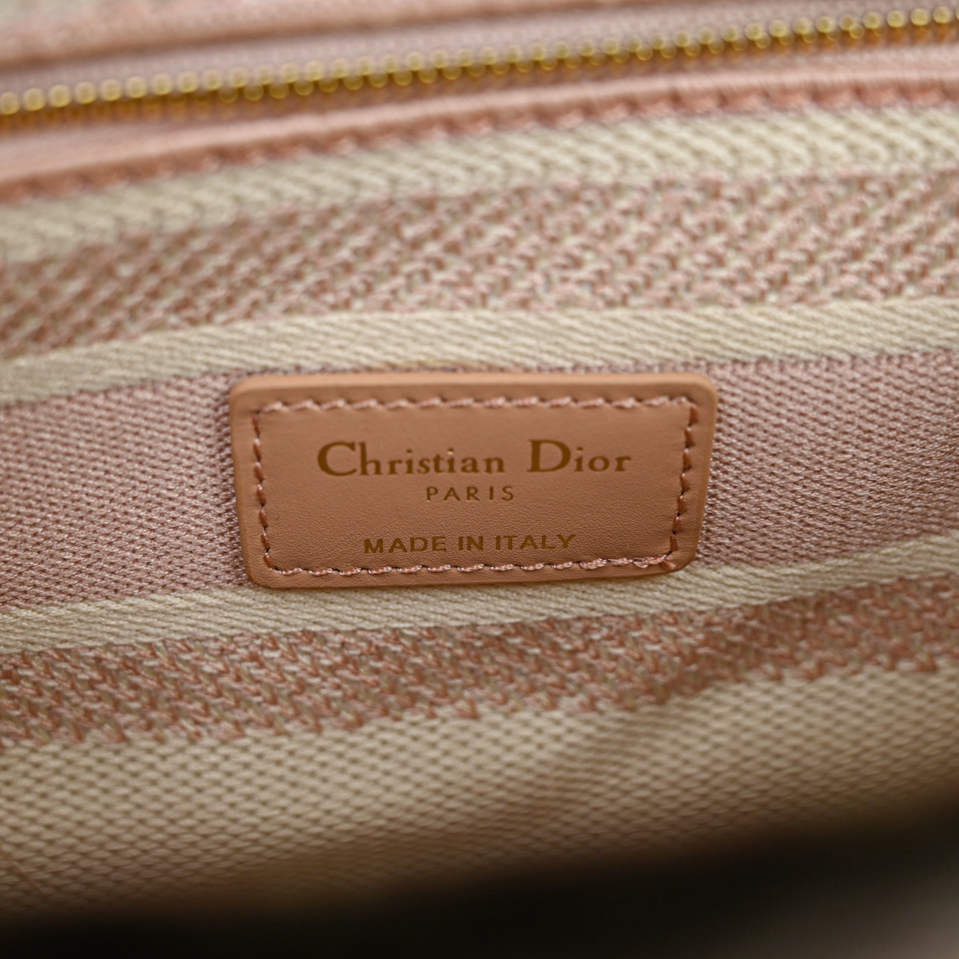 DIOR