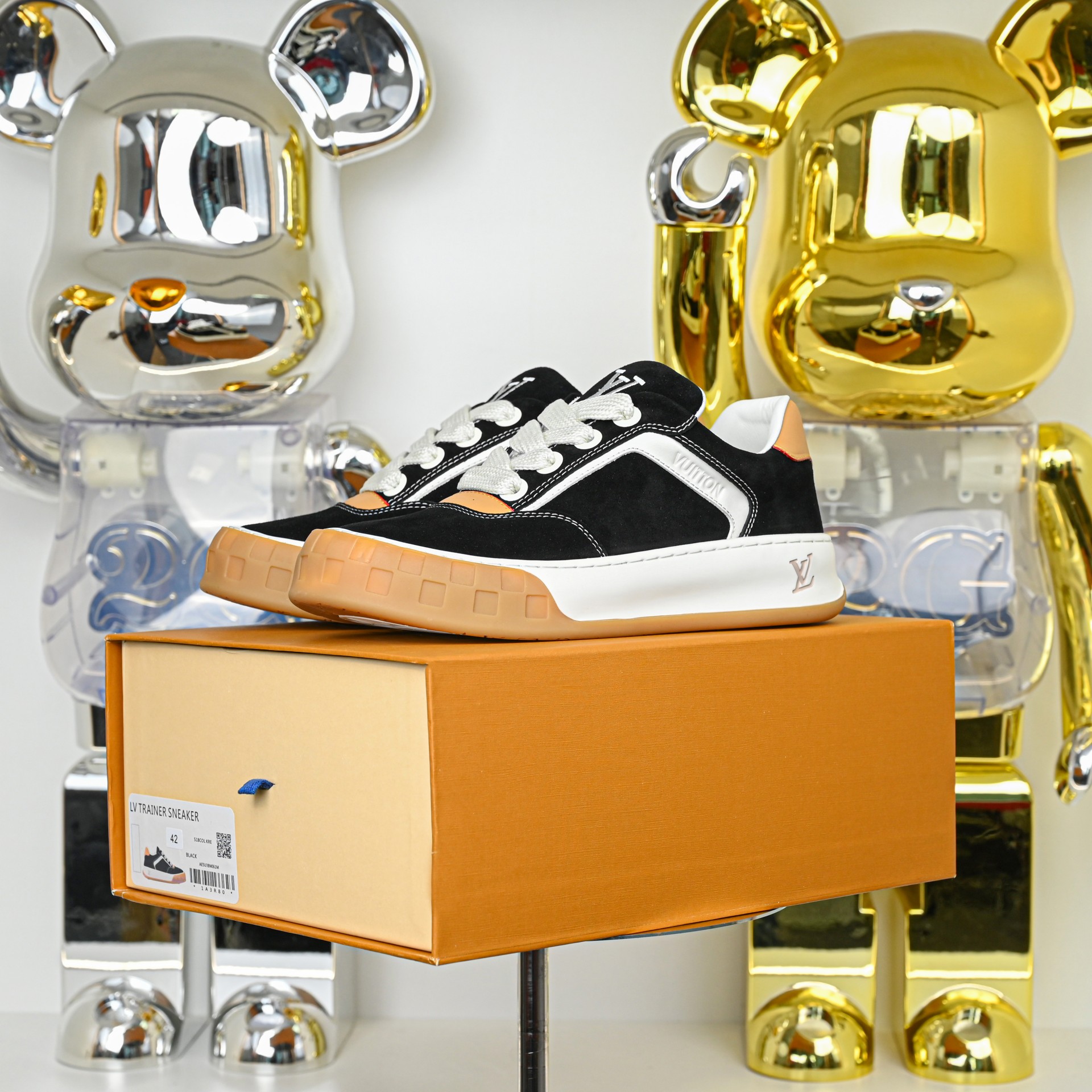 LOUIS VUITTON Tilted