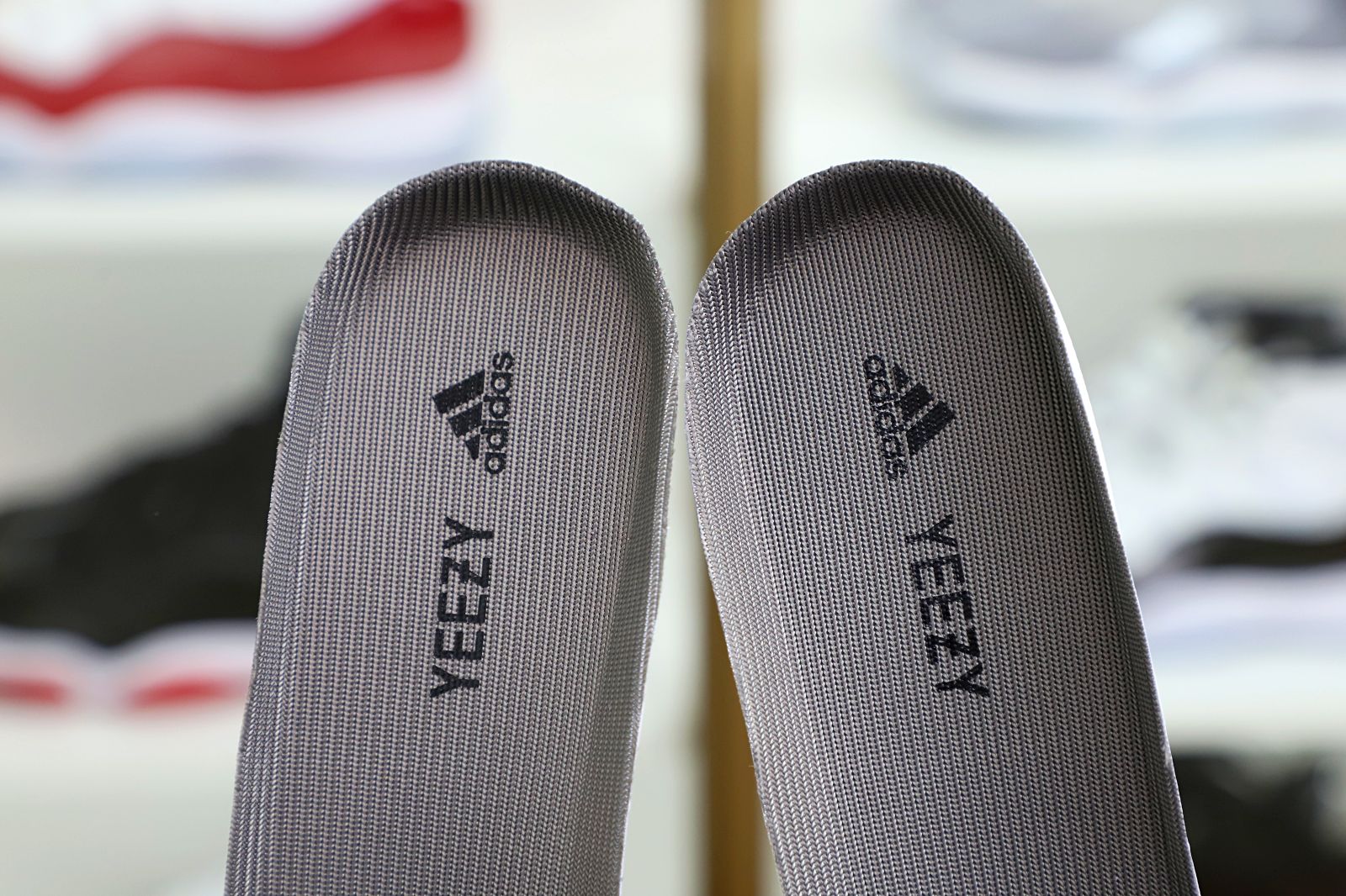 YEEZY BOOST 700 'MAUVE'