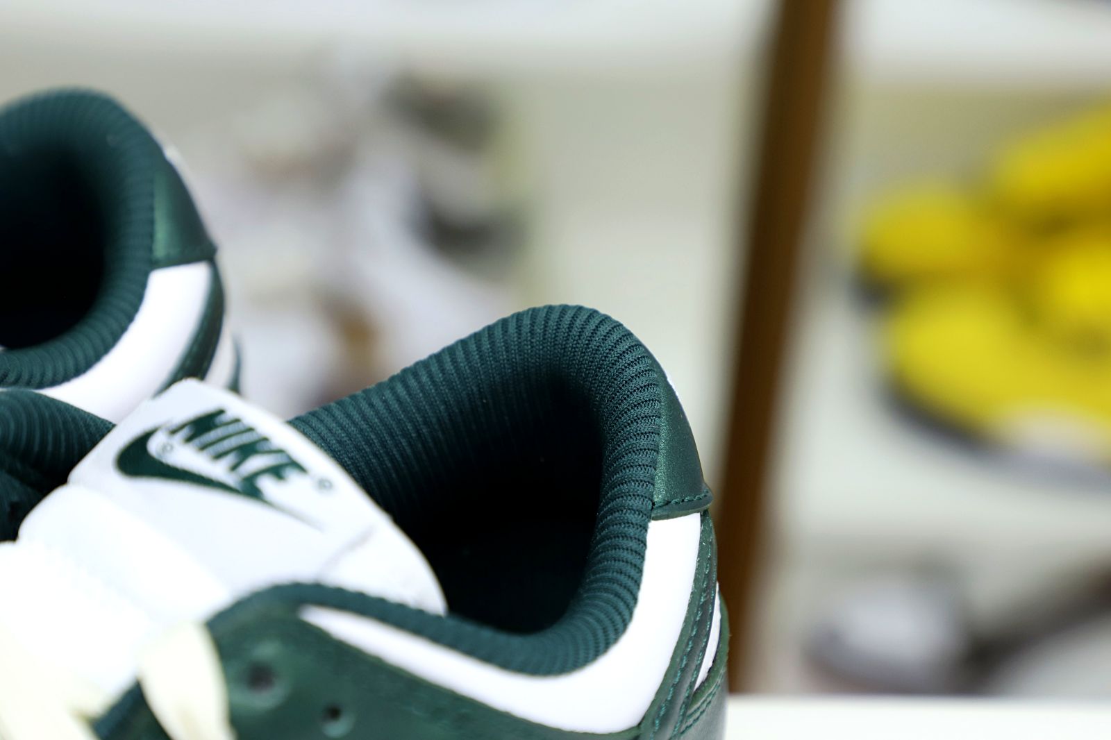 NIKE WMNS DUNK LOW 'VINTAGE GREEN'