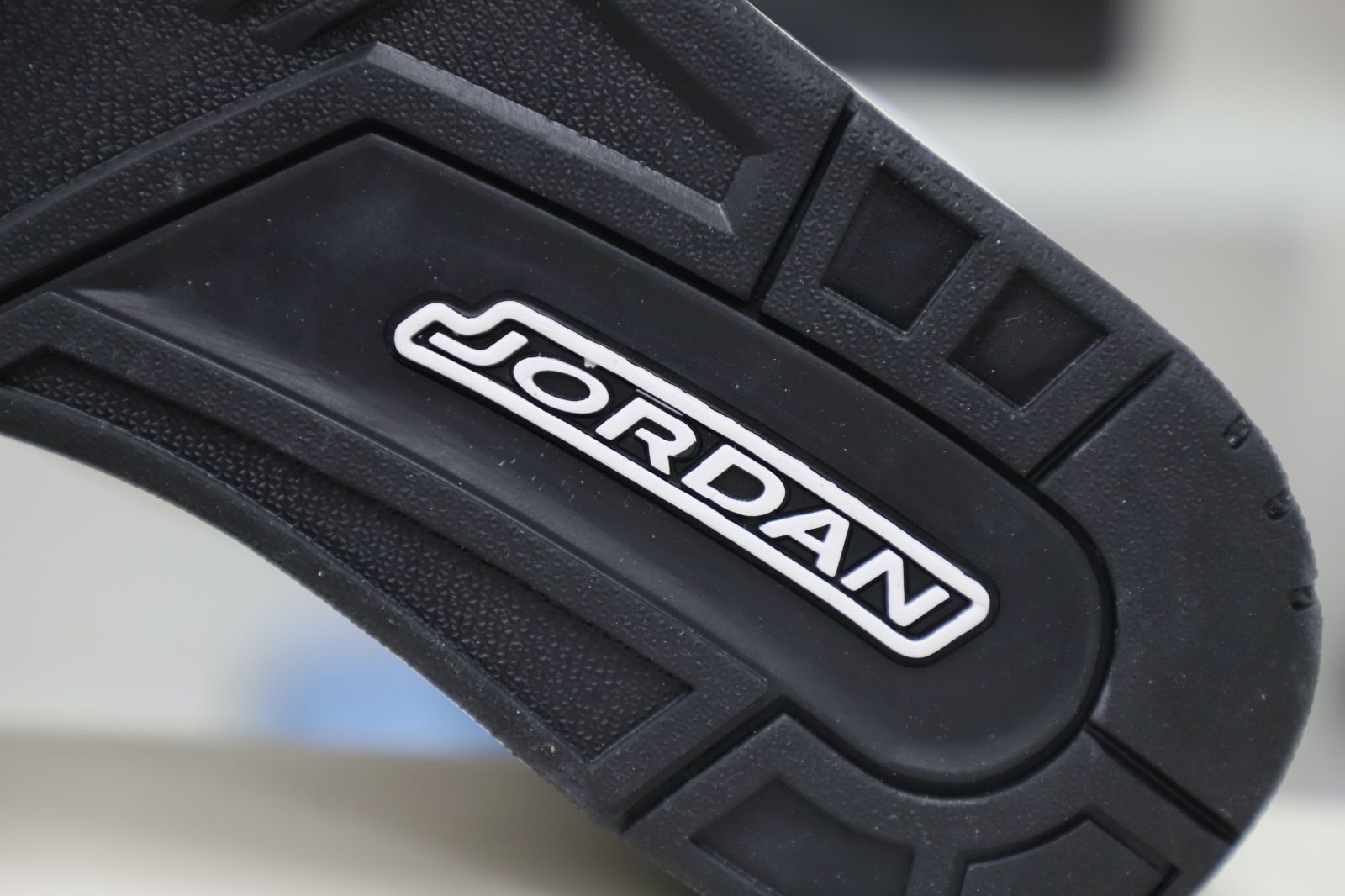 Jordan Air Jordan 3 Retro Hide N Sneak（DK6665-100）