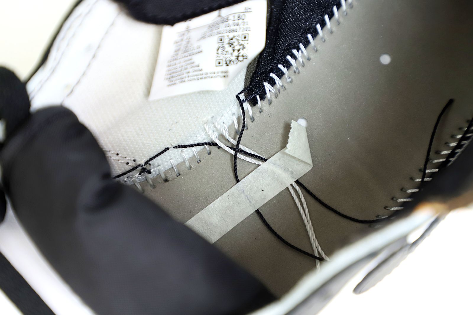 Air Jordan 1 Retro High OG Electro Orange'