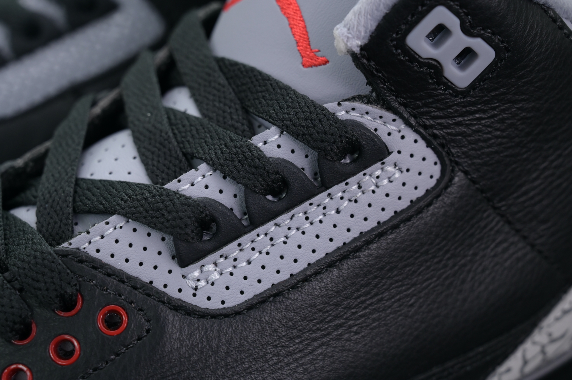 Air Jordan 3“Black Cement Reimagined”