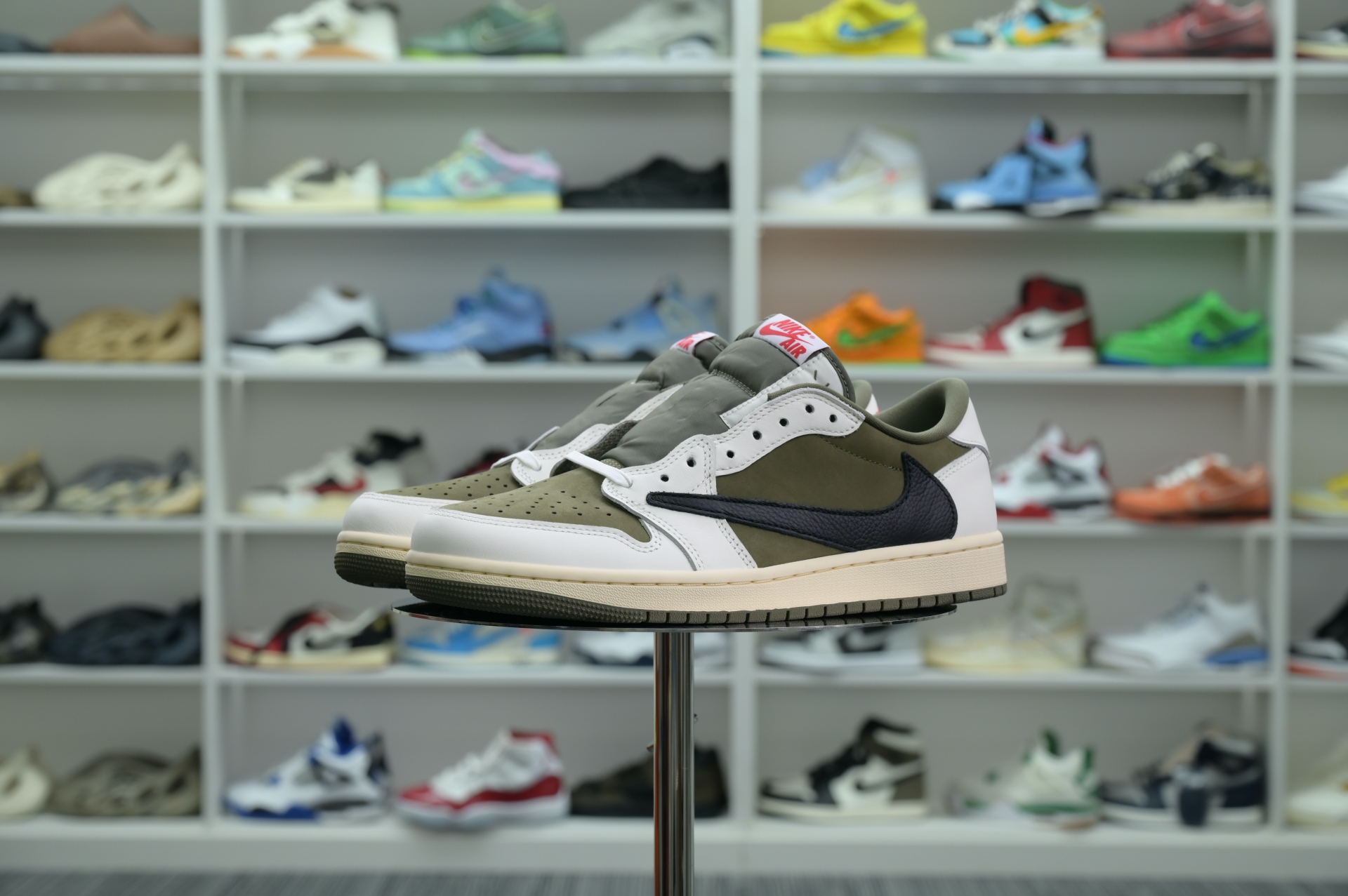 Travis Scott x Jordan Air Jordan 1 Low OG “Medium Olive”